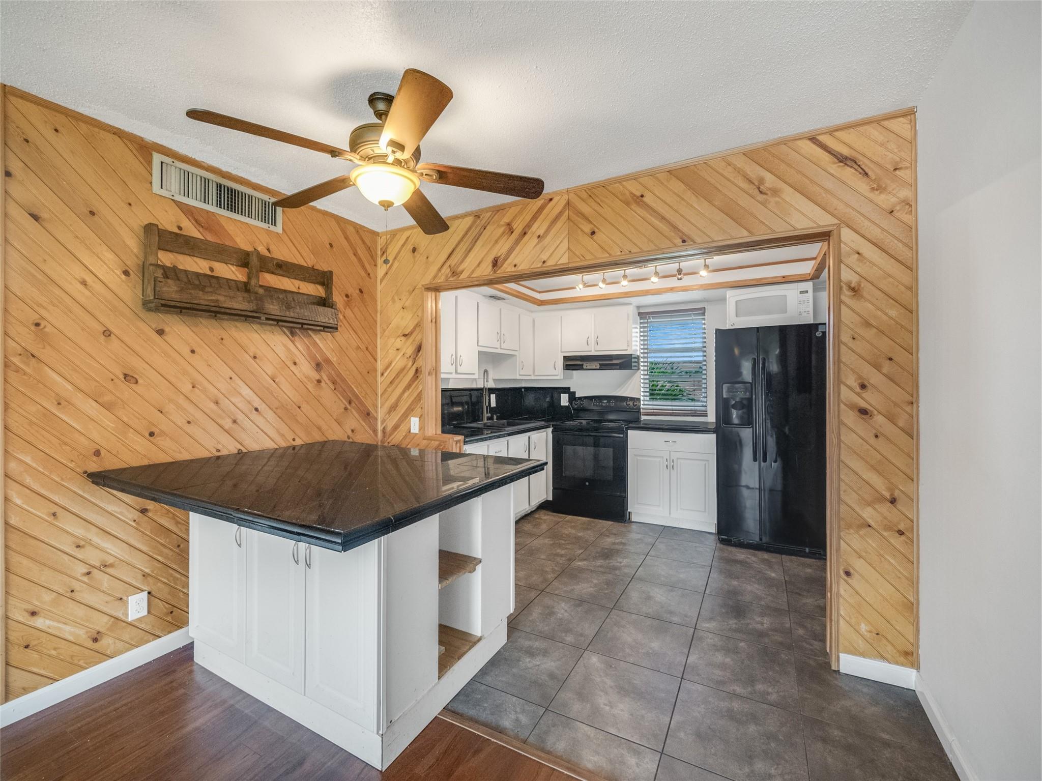 Four Sea Suns Condo - Residential