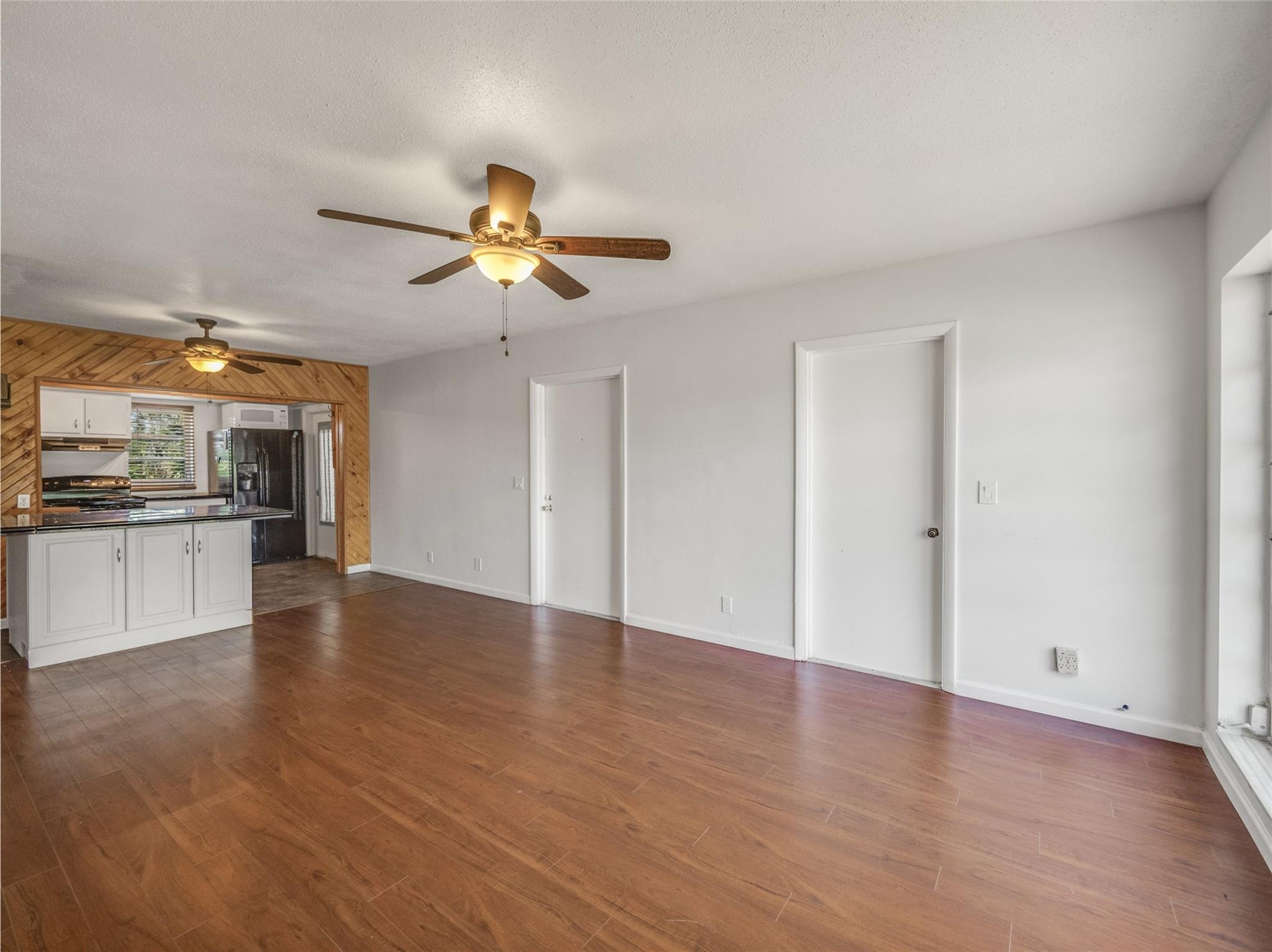 Four Sea Suns Condo - Residential