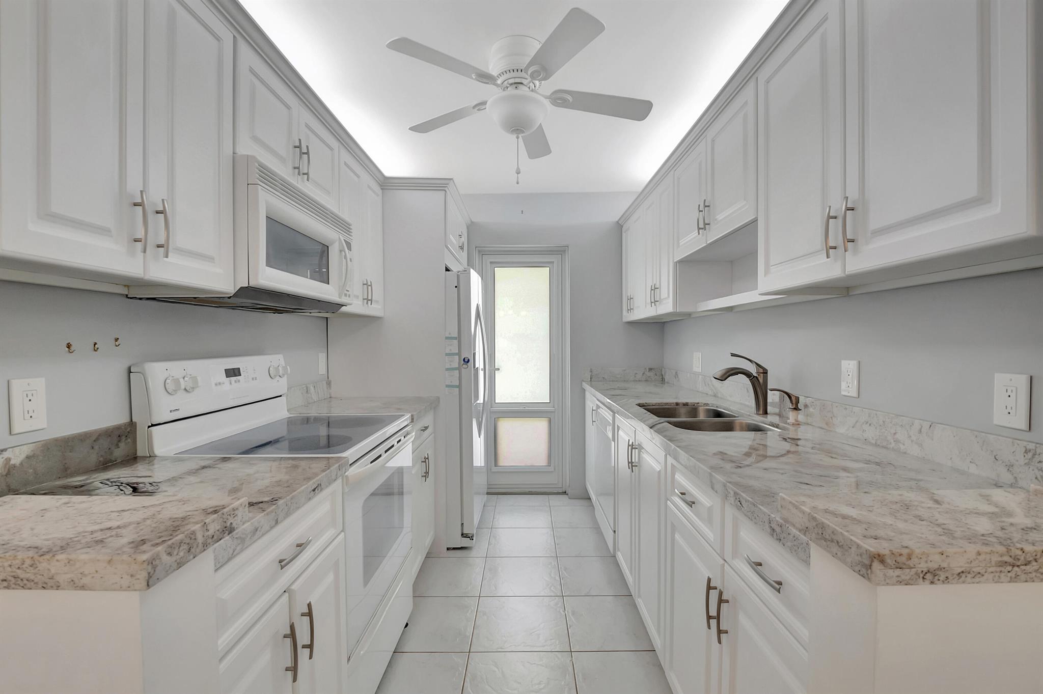 PENTHOUSE HIGHLANDS CONDO - Residential