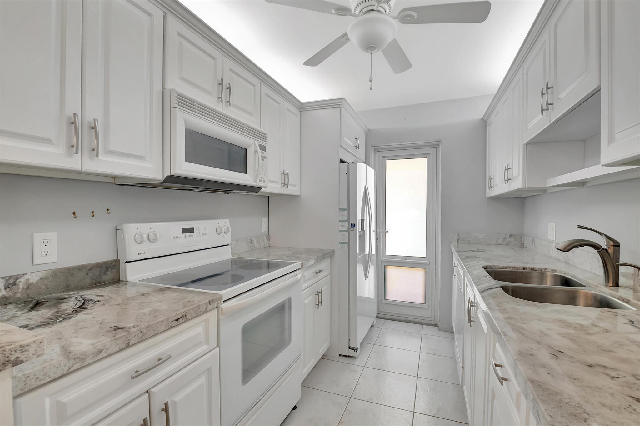 PENTHOUSE HIGHLANDS CONDO - Residential