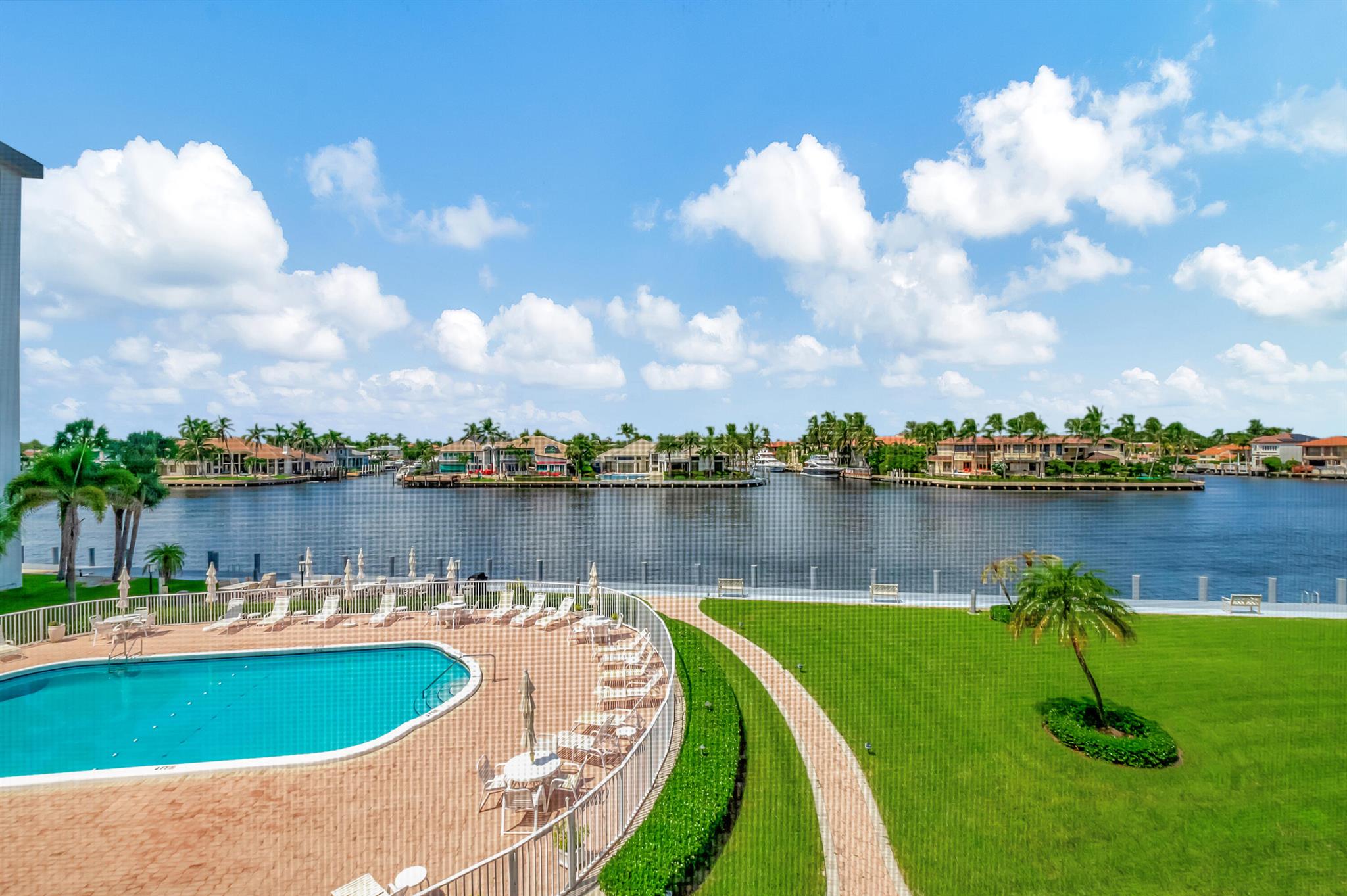 PENTHOUSE HIGHLANDS CONDO - Residential