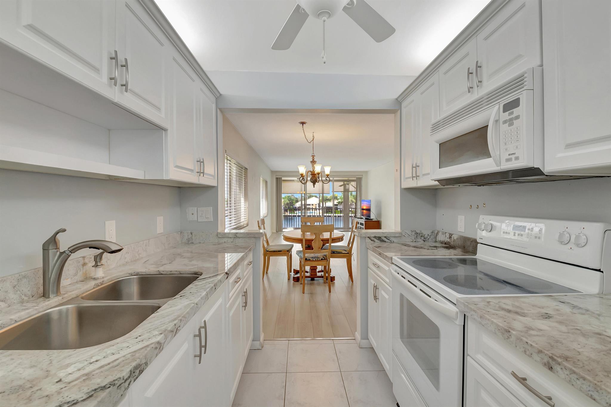 PENTHOUSE HIGHLANDS CONDO - Residential