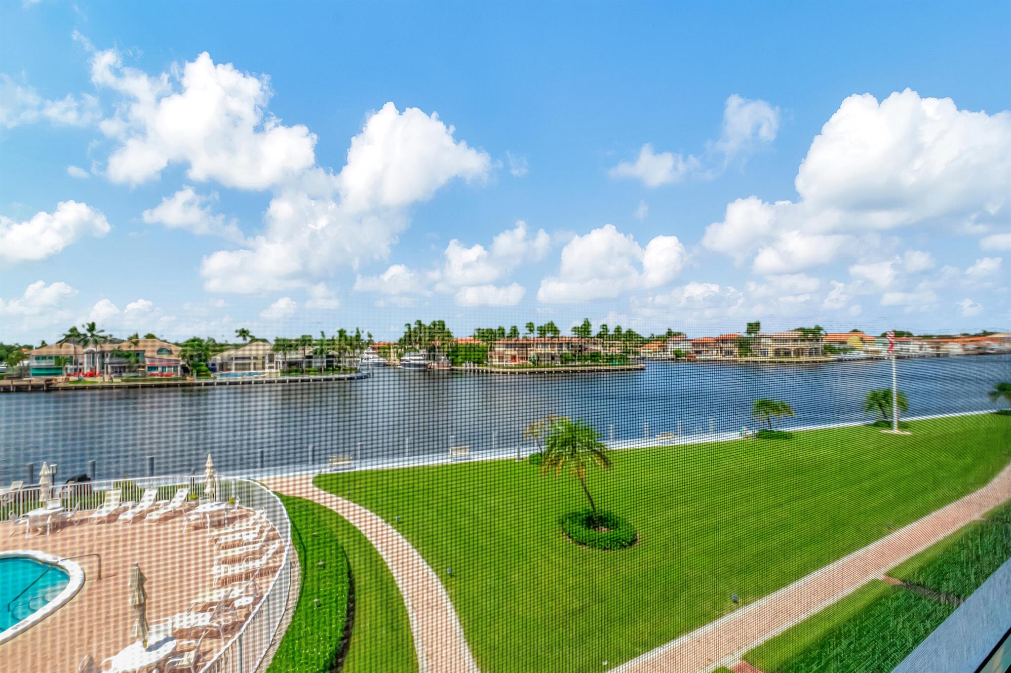 PENTHOUSE HIGHLANDS CONDO - Residential