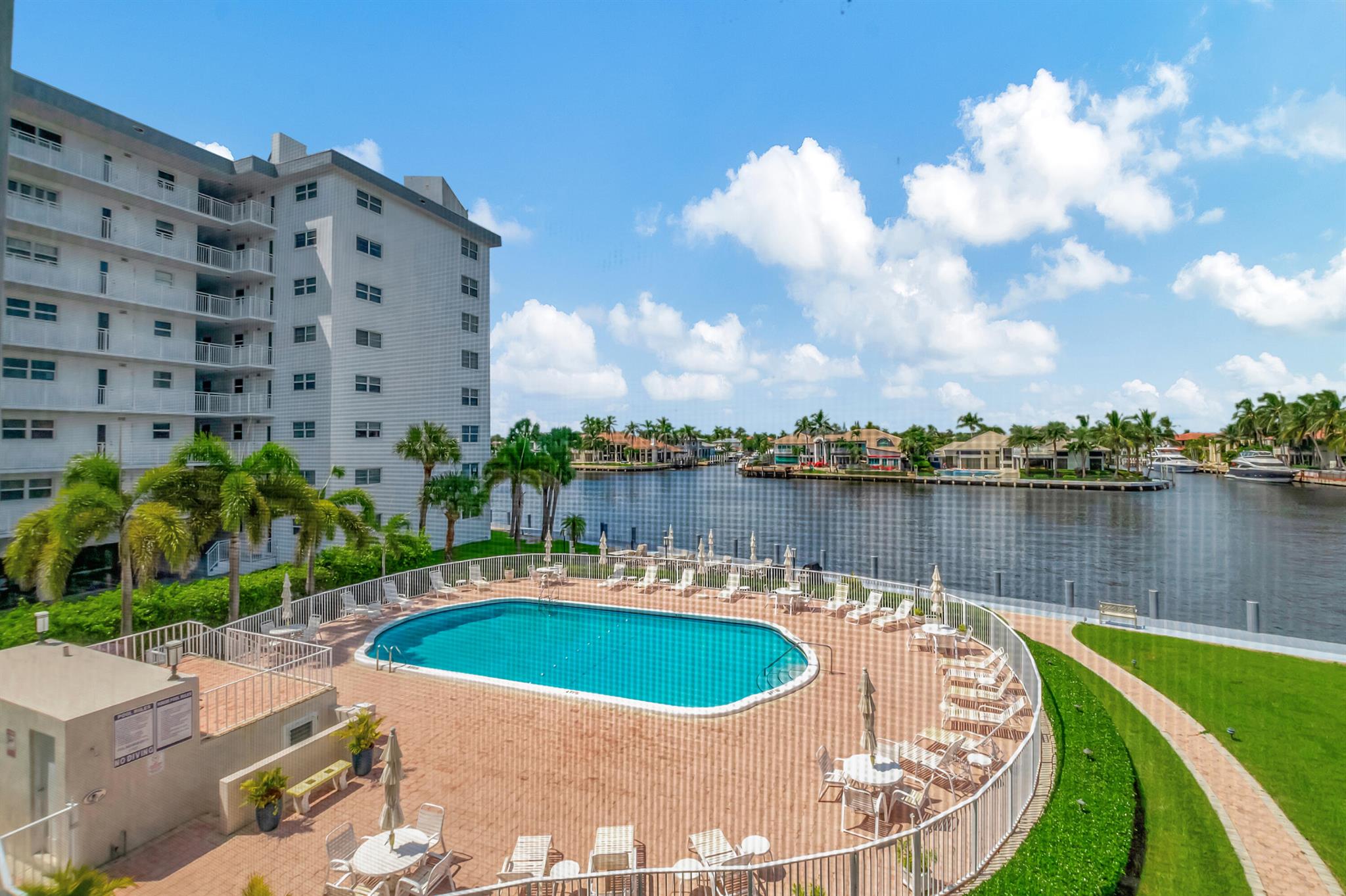 PENTHOUSE HIGHLANDS CONDO - Residential