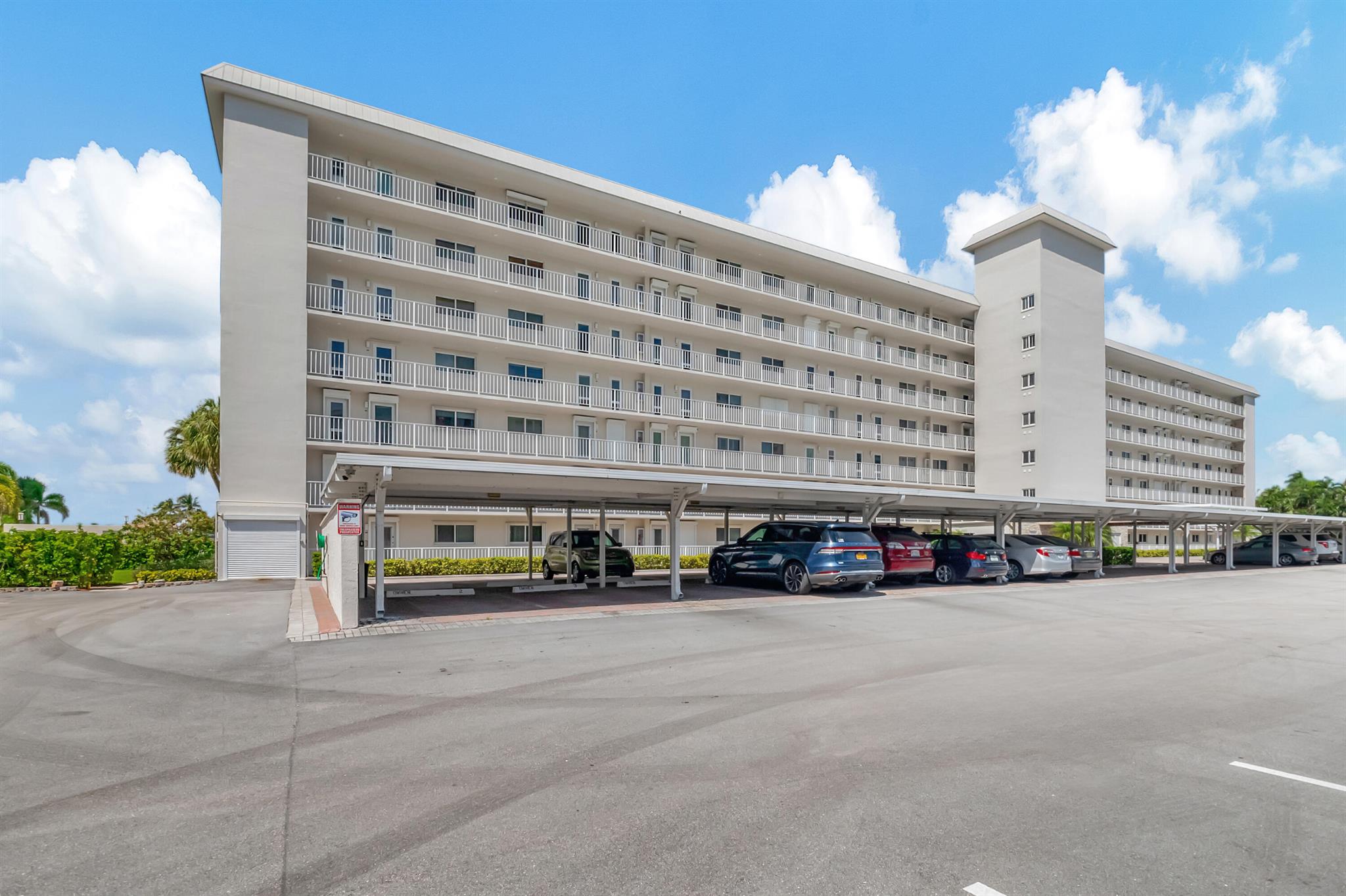 PENTHOUSE HIGHLANDS CONDO - Residential