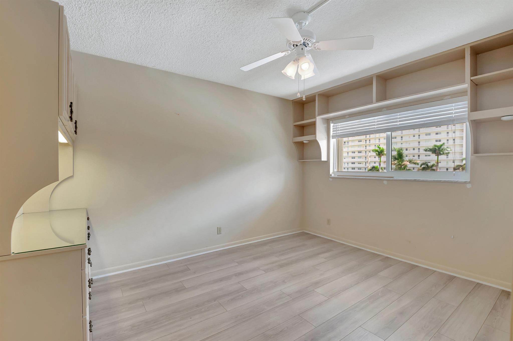 PENTHOUSE HIGHLANDS CONDO - Residential