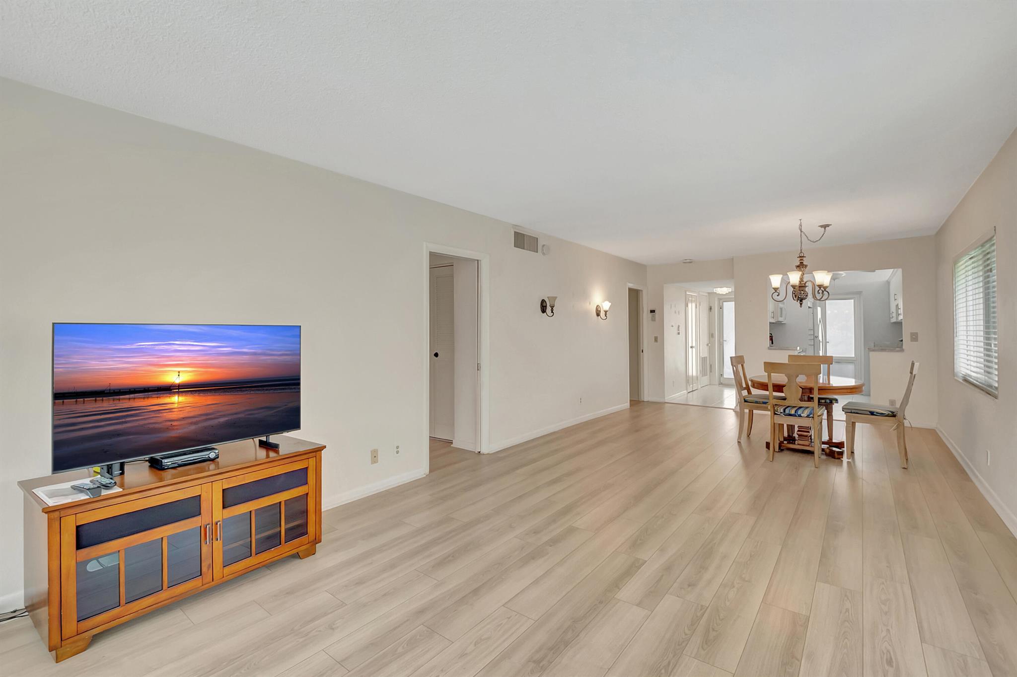 PENTHOUSE HIGHLANDS CONDO - Residential