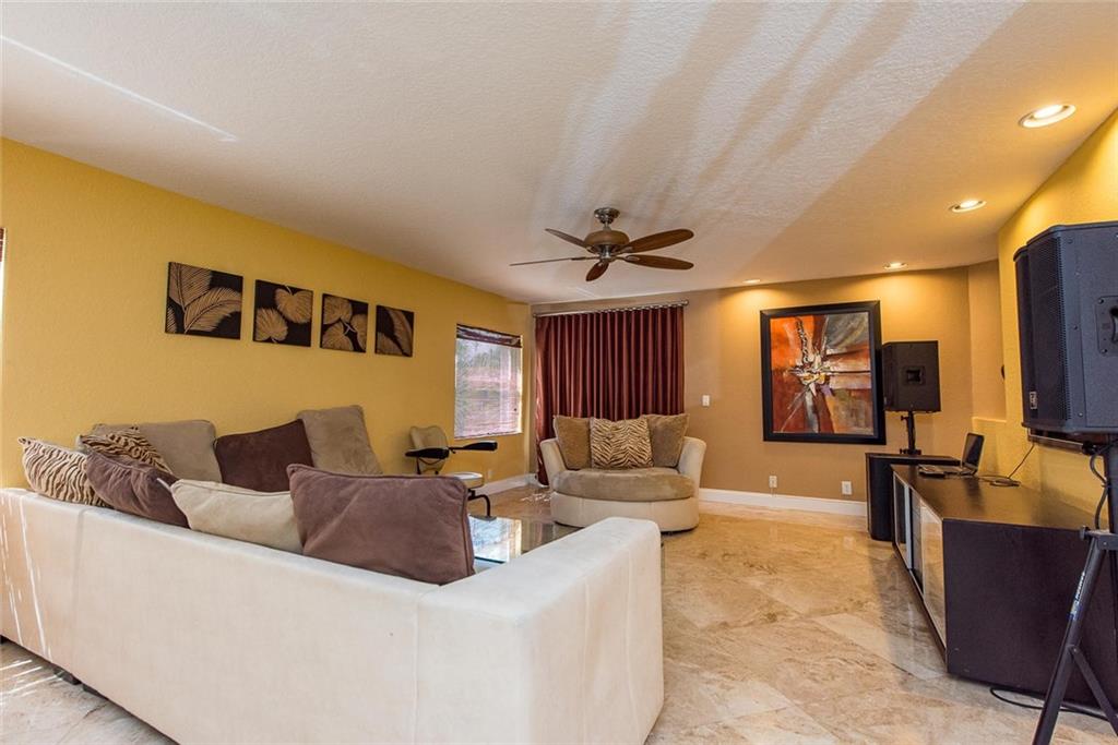 Countrys Point 119-29 B - Residential