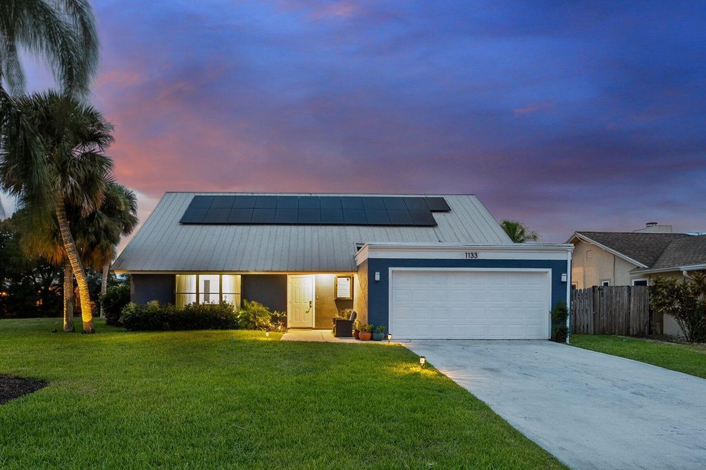 Photo of 1133 Rainwood Circle, Palm Beach Gardens, FL 33410 (MLS # R10918567)