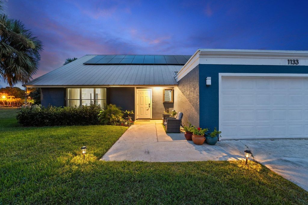 Photo of 1133 Rainwood Circle, Palm Beach Gardens, FL 33410 (MLS # R10918567)
