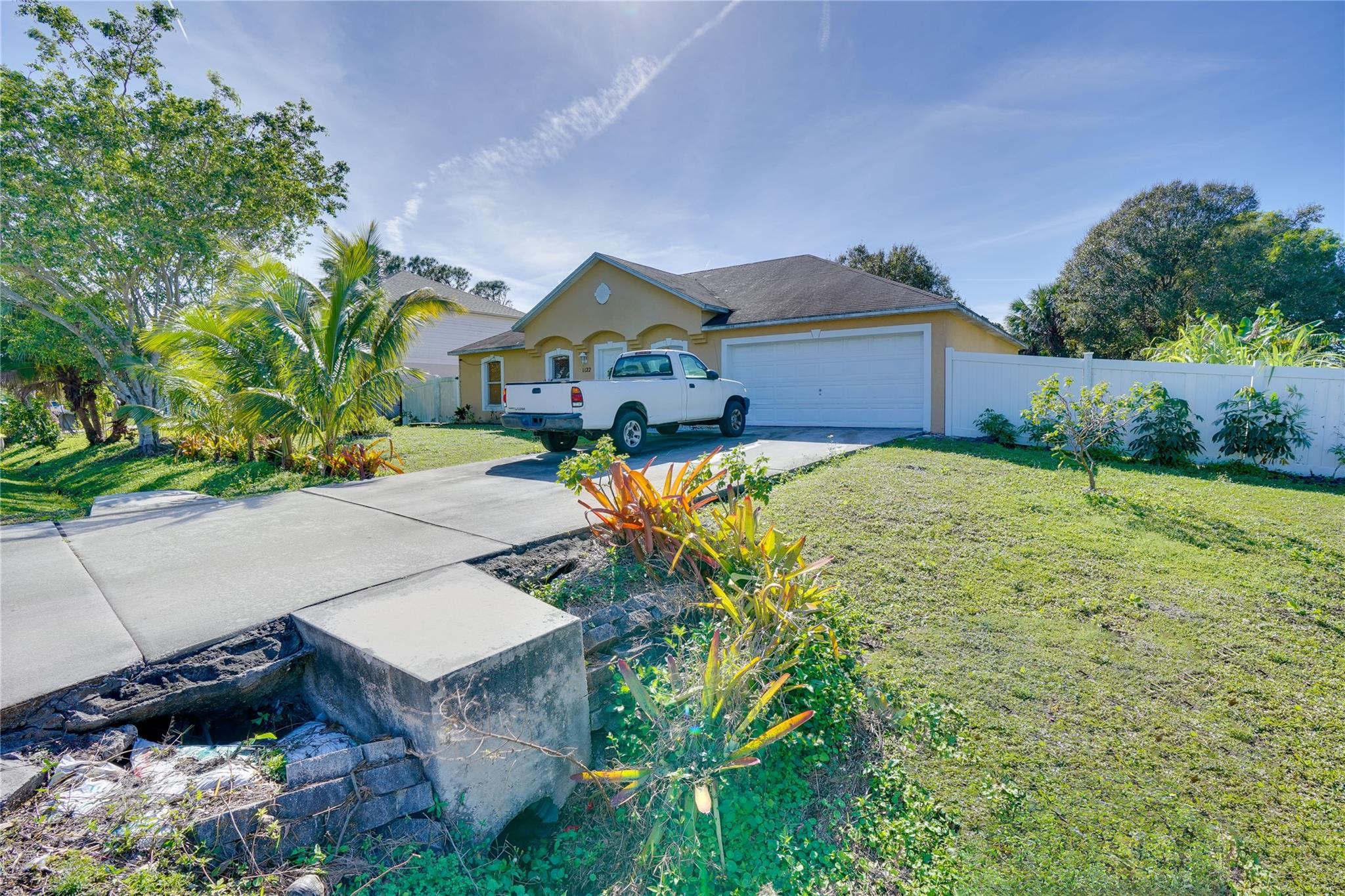 1122 SE Floresta Dr
