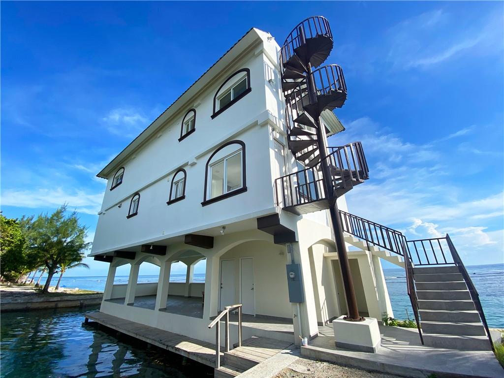 Pitts Lagoon - Residential