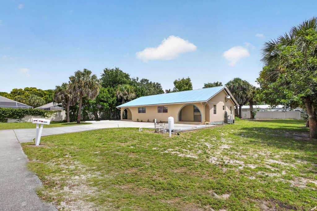 Photo of 9484 Sun Court, Palm Beach Gardens, FL 33403 (MLS # B26064312)