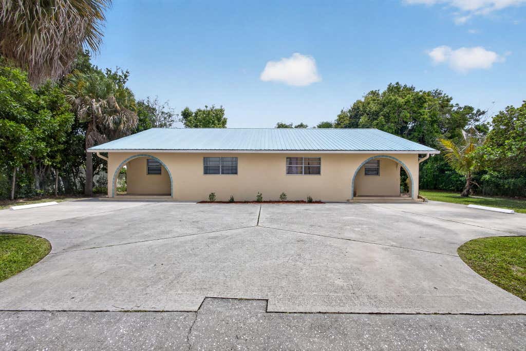 Photo of 9484 Sun Court, Palm Beach Gardens, FL 33403 (MLS # B26064312)