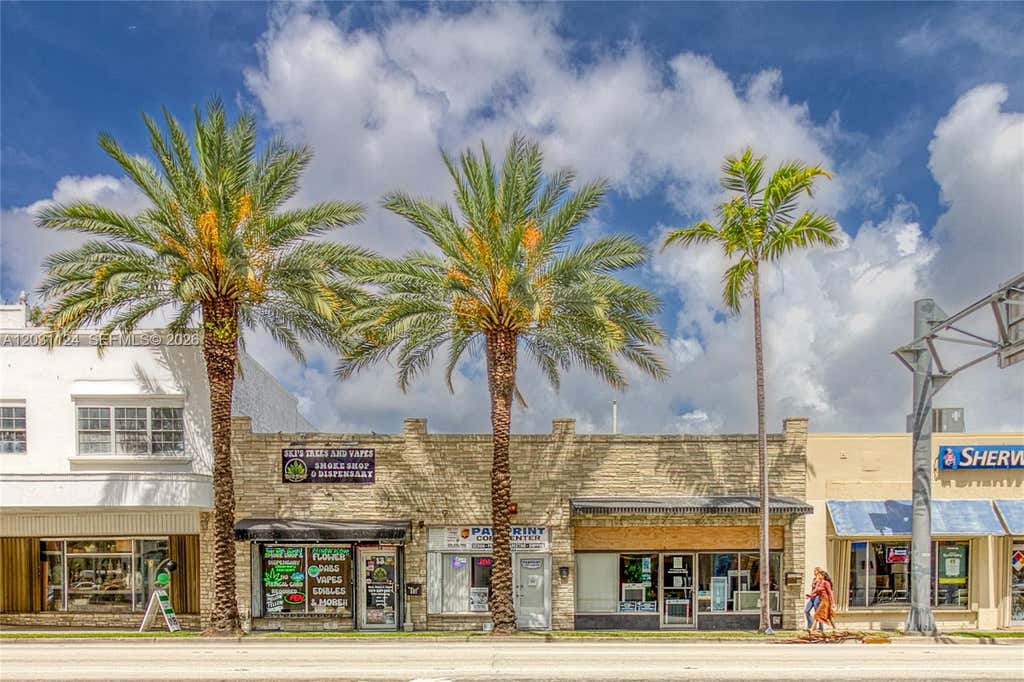 Photo of 13 N Federal Highway, Dania Beach, FL 33004 (MLS # A12031124)