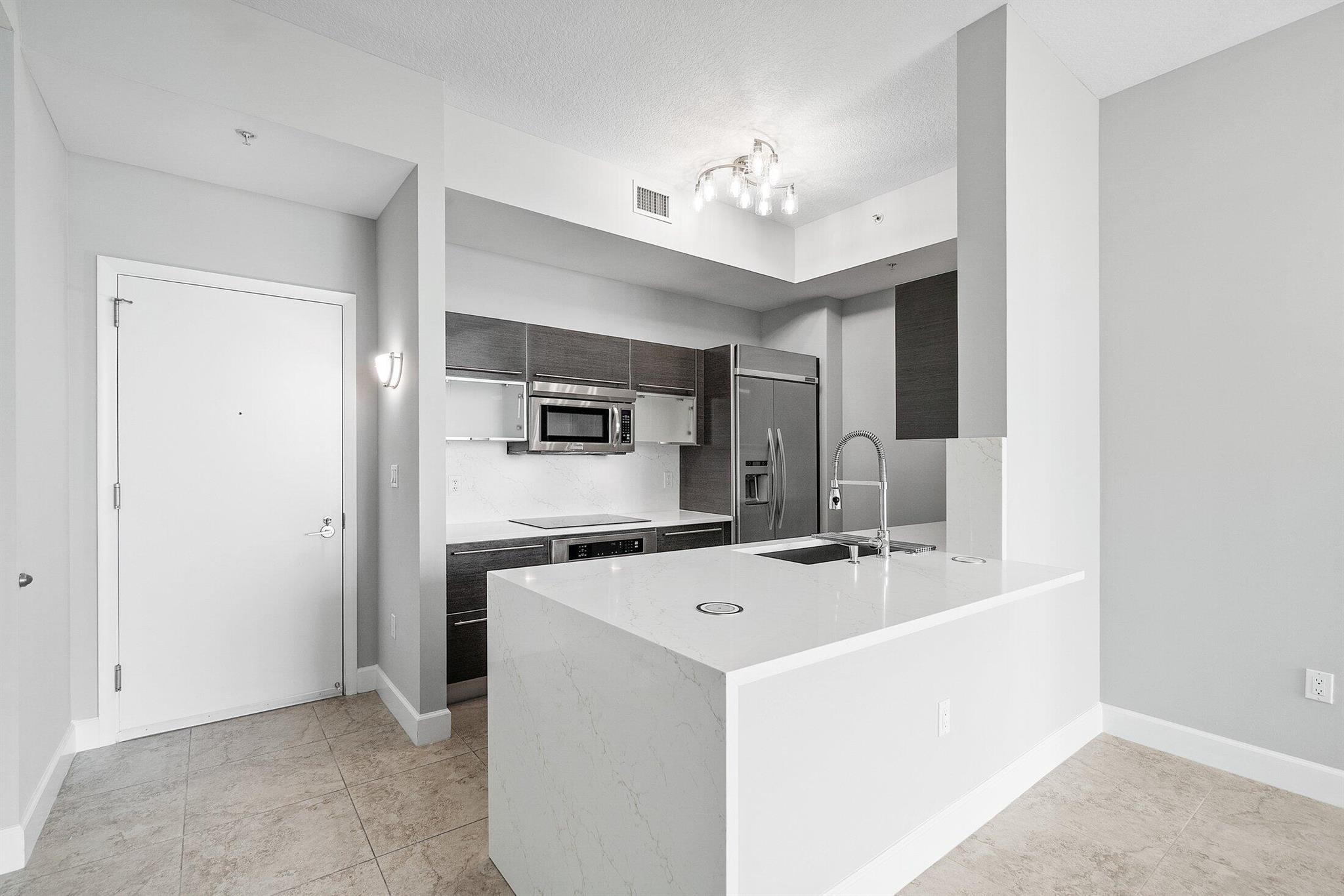 550 Okeechobee Boulevard Lph-05, West Palm Beach, FL, 33401/$879,900 4 550 Okeechobee Boulevard Lph-05
