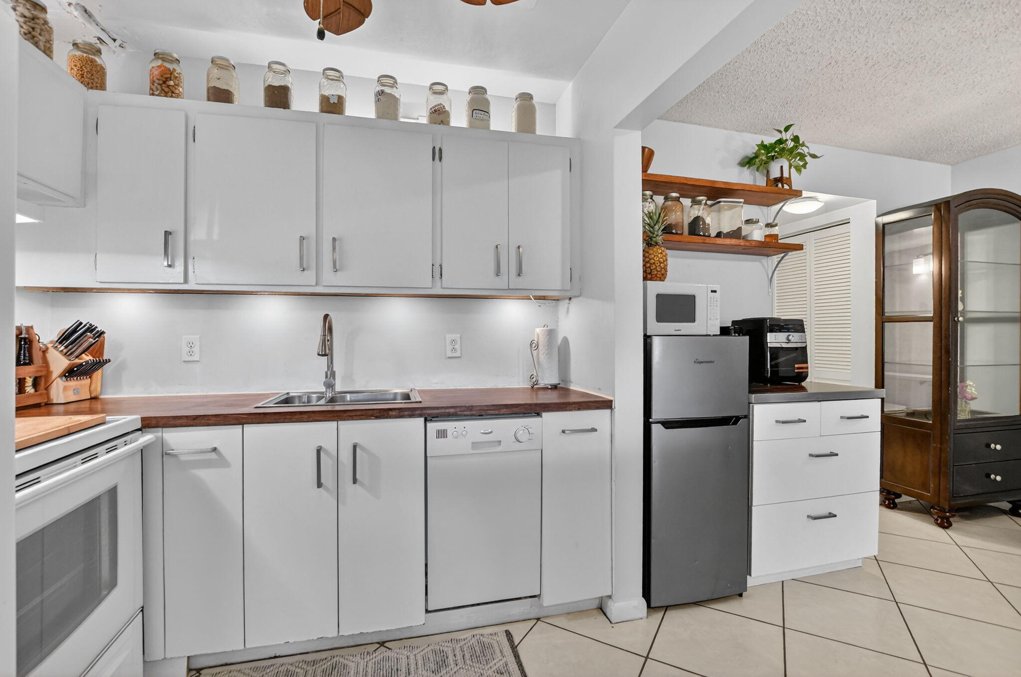 OAKRIDGE Q CONDO - Residential