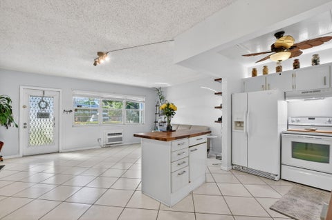 Tiny photo for 290 Oakridge Q #290, Deerfield Beach, FL 33442 (MLS # R11165664)