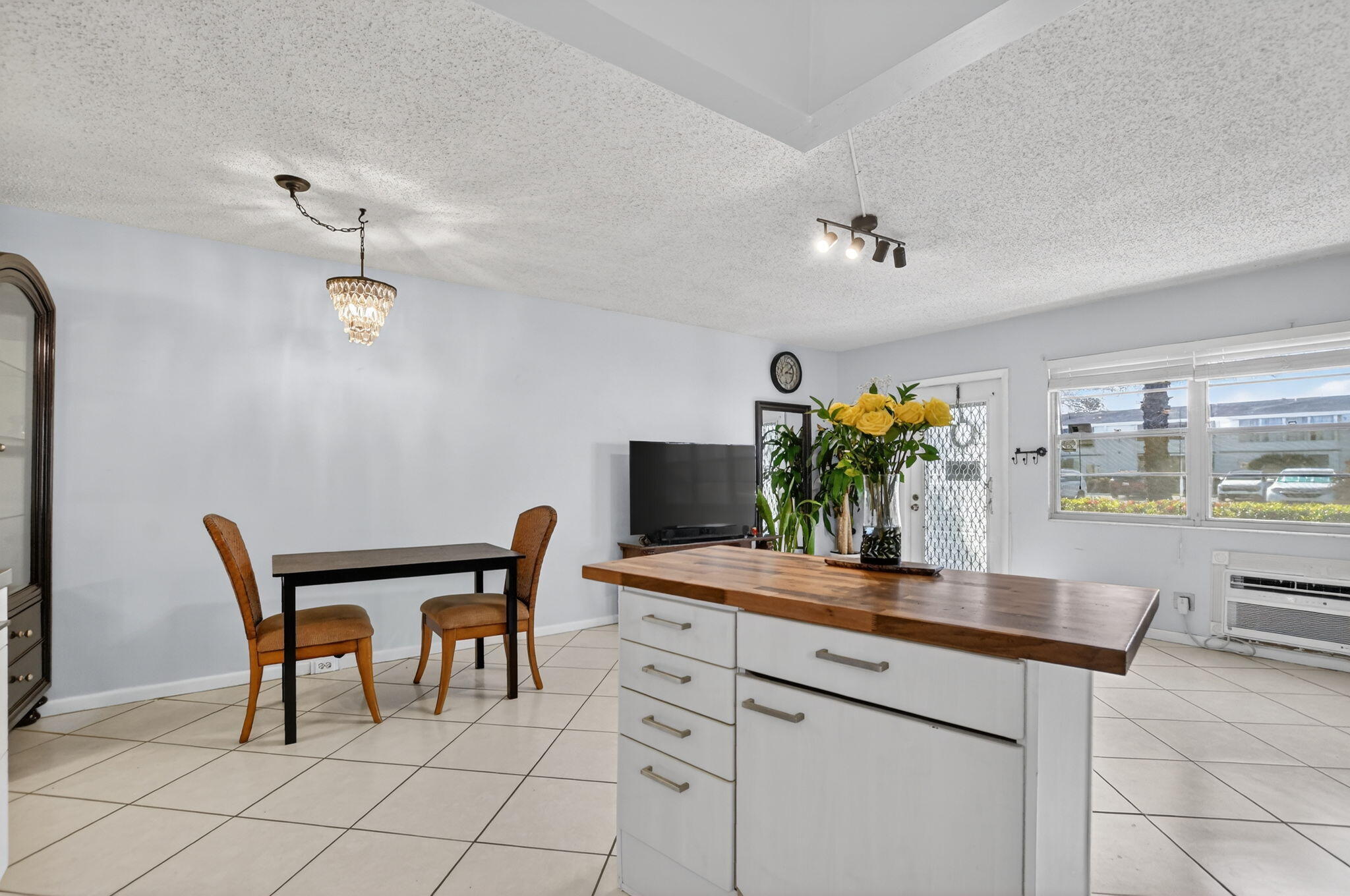 OAKRIDGE Q CONDO - Residential