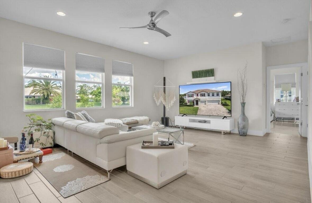 PARK CENTRAL AT CYPRESS KEY - Residential