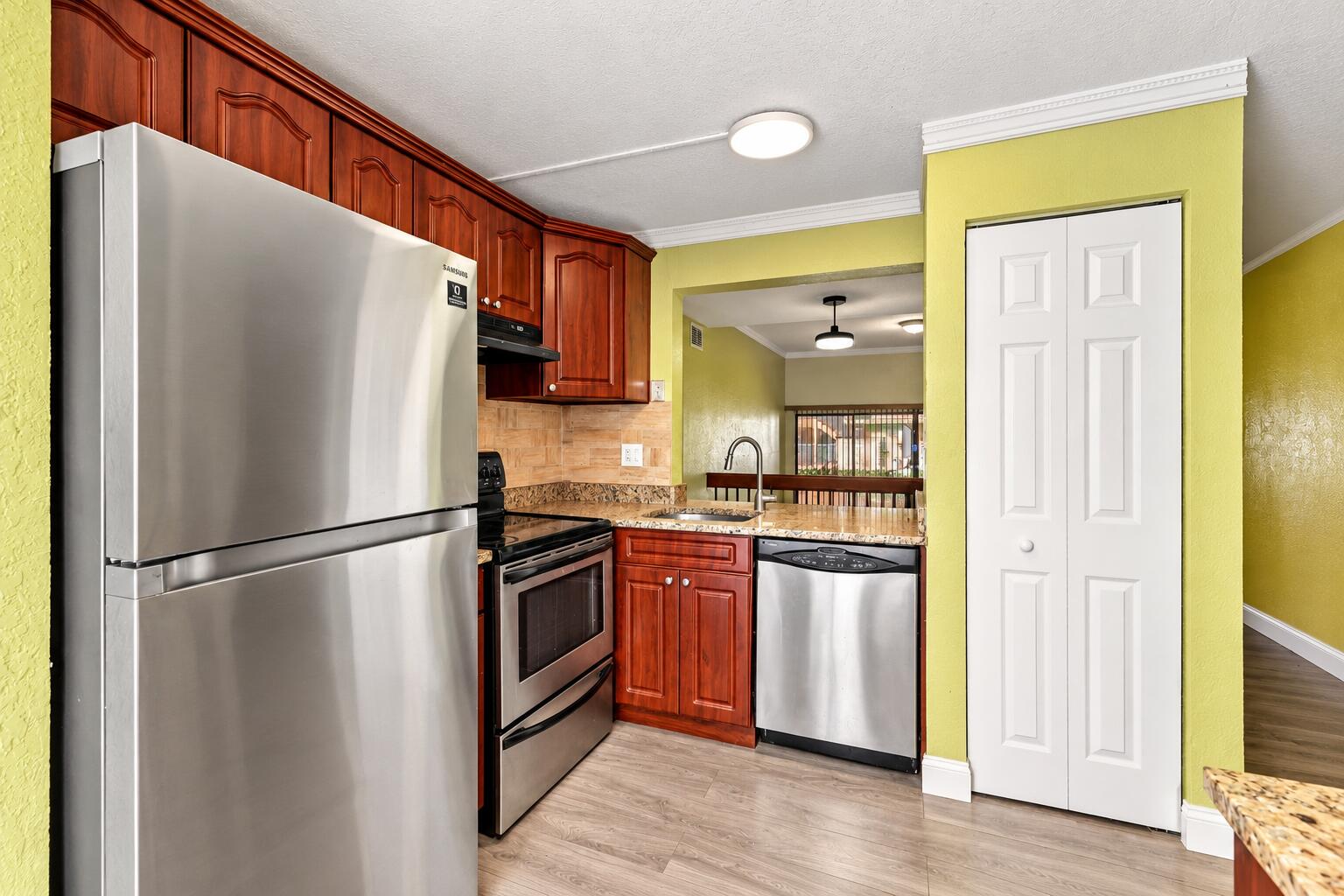 2572 RIVERSIDE Drive 413