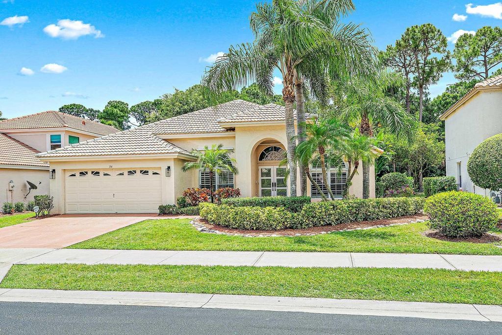 Photo of 114 Bent Tree Drive, Palm Beach Gardens, FL 33418 (MLS # R10984189)