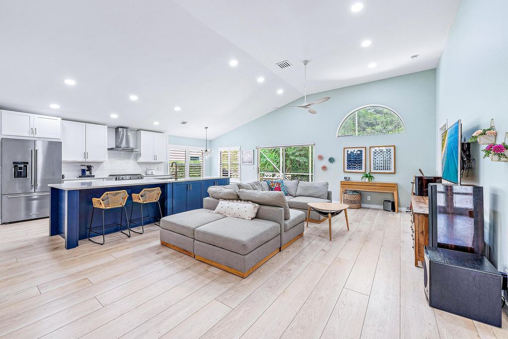 Photo of 114 Bent Tree Drive, Palm Beach Gardens, FL 33418 (MLS # R10984189)