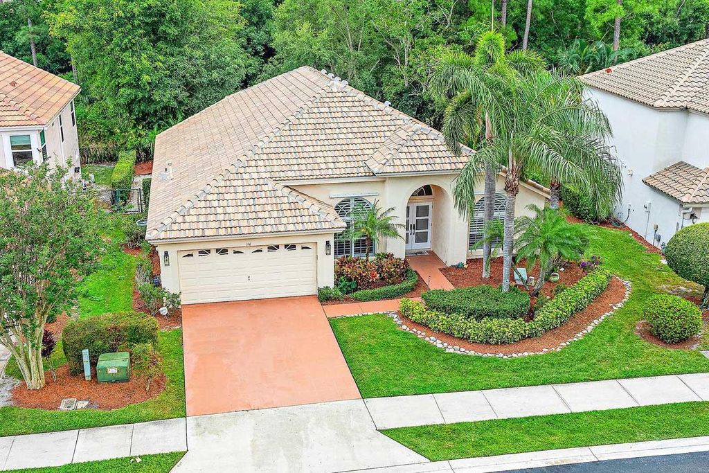 Photo of 114 Bent Tree Drive, Palm Beach Gardens, FL 33418 (MLS # R10984189)