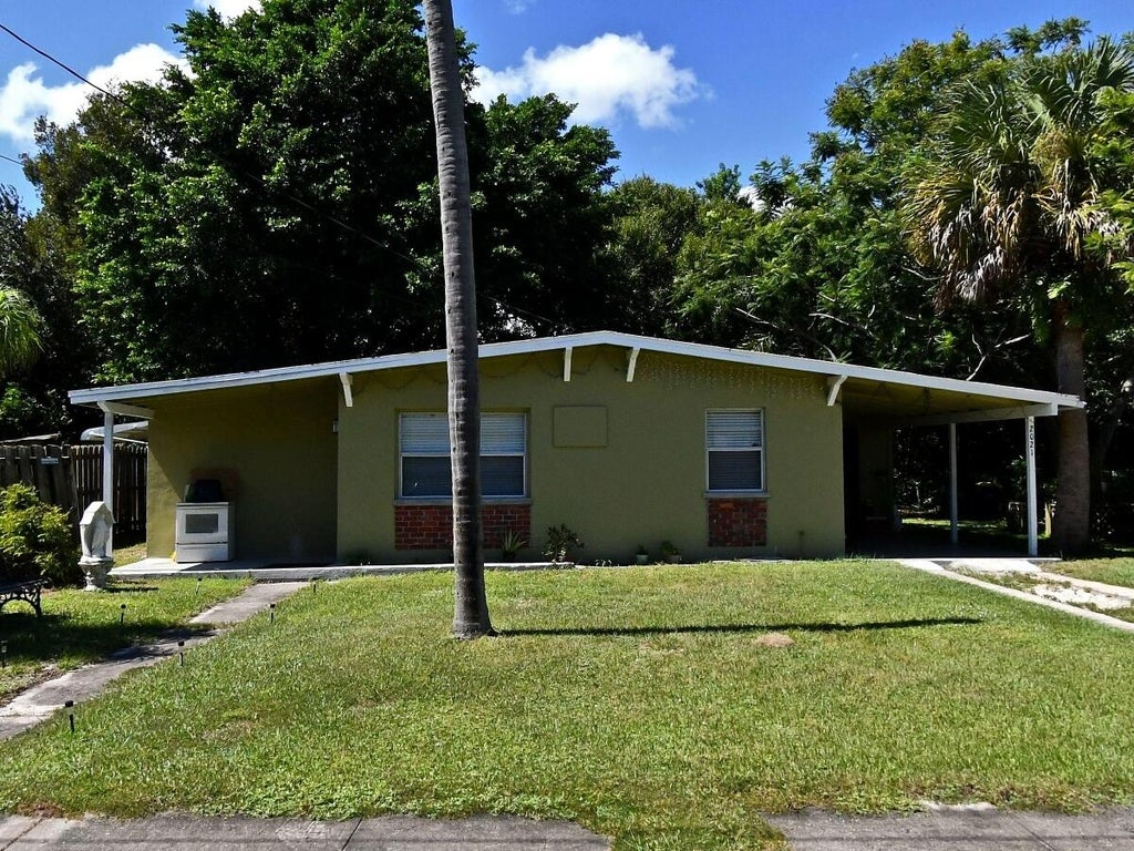 Photo of 2021 HILLS Court, Fort Pierce, FL 34950 (MLS # B26067861)