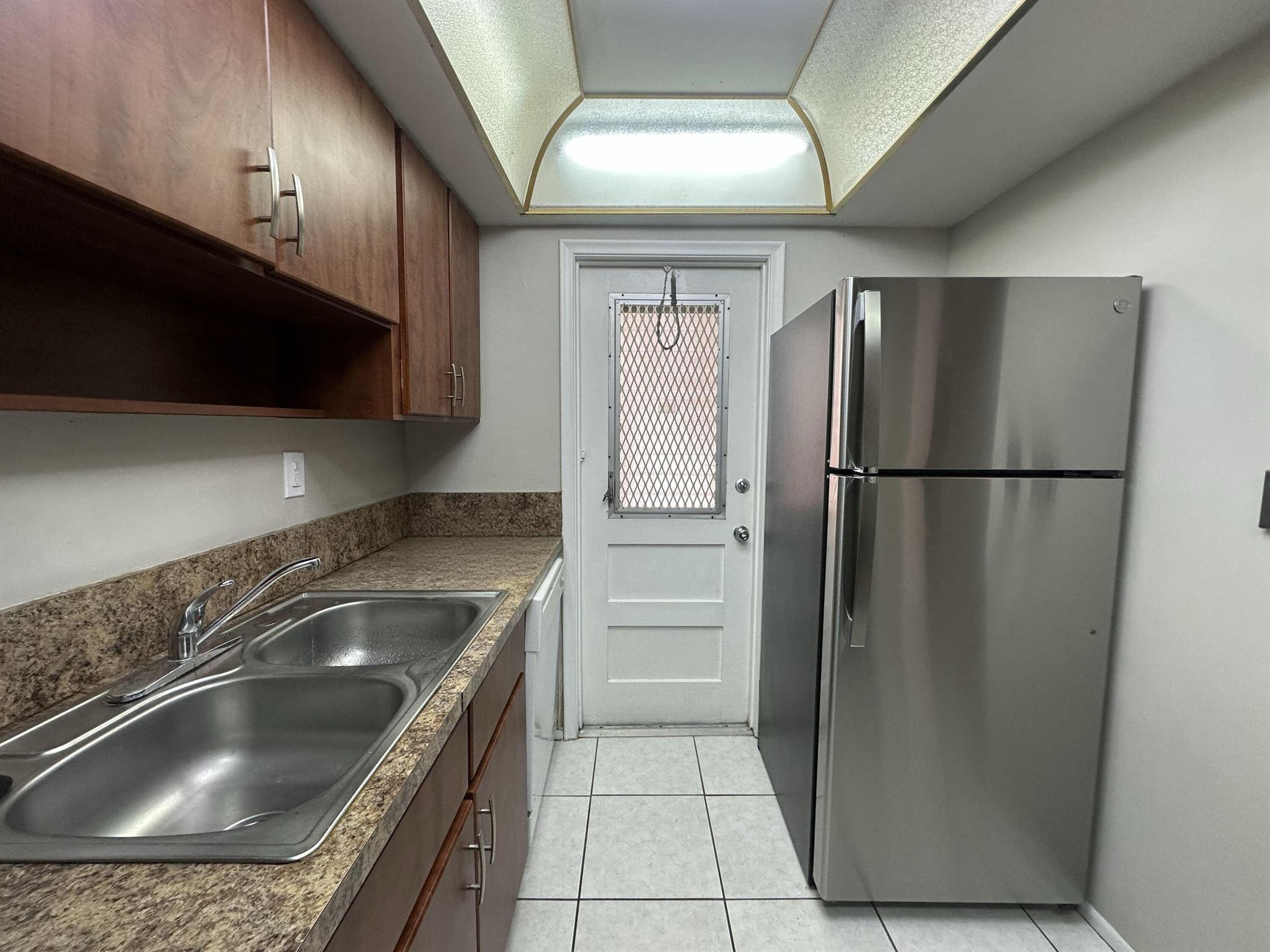 COACH HOUSE EAST & WEST C - Residential Lease