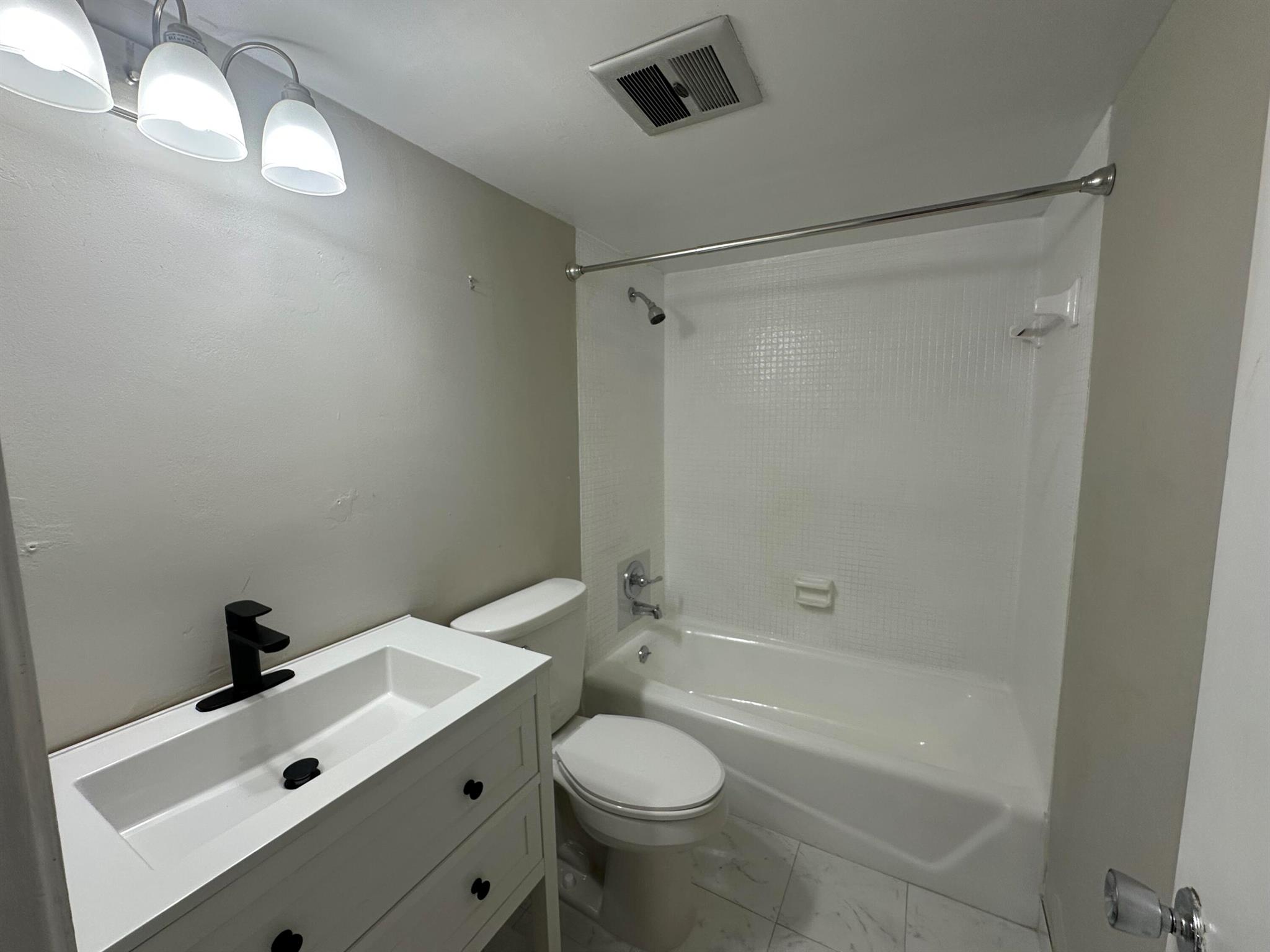 COACH HOUSE EAST & WEST C - Residential Lease