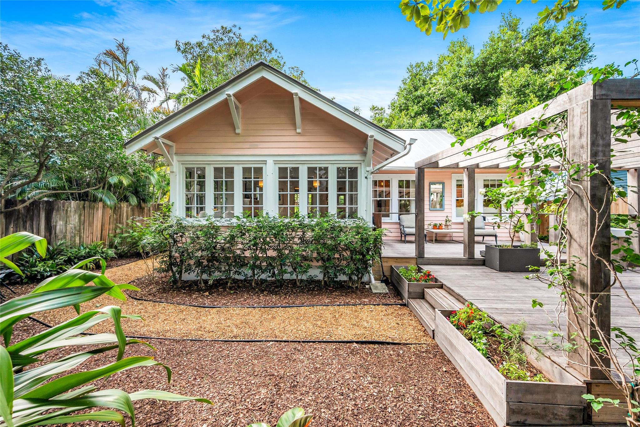 Victoria Courts 9-49 B - Residential