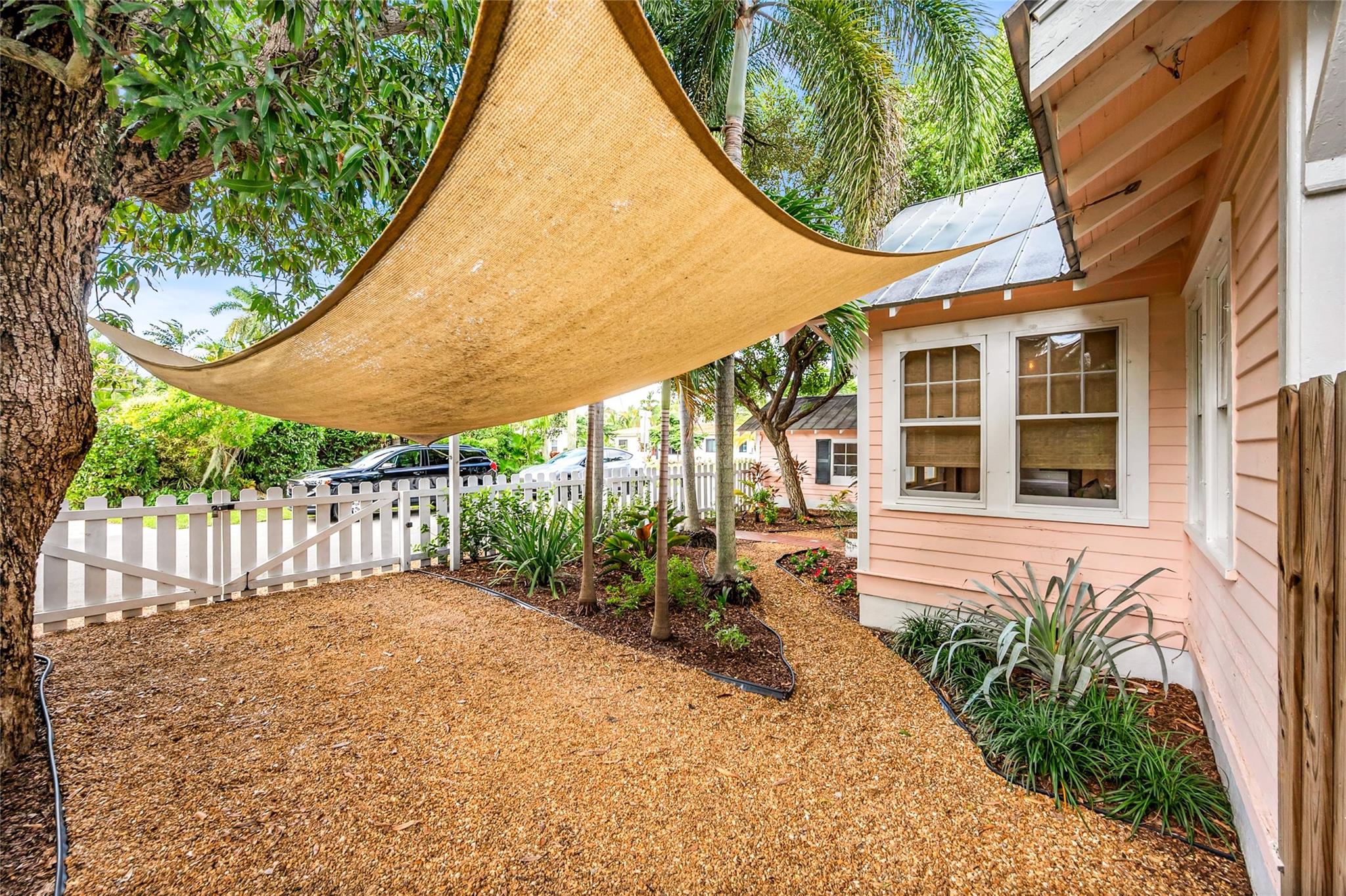 Victoria Courts 9-49 B - Residential