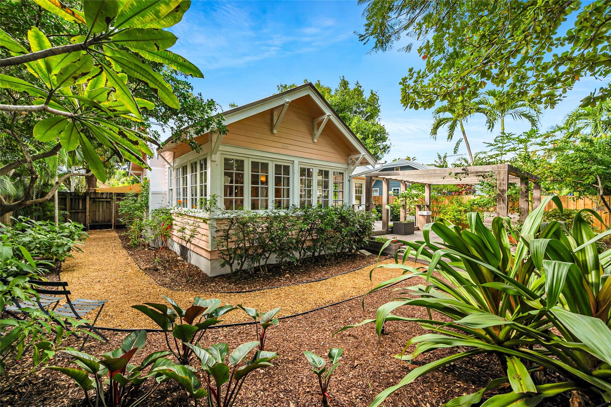 Victoria Courts 9-49 B - Residential