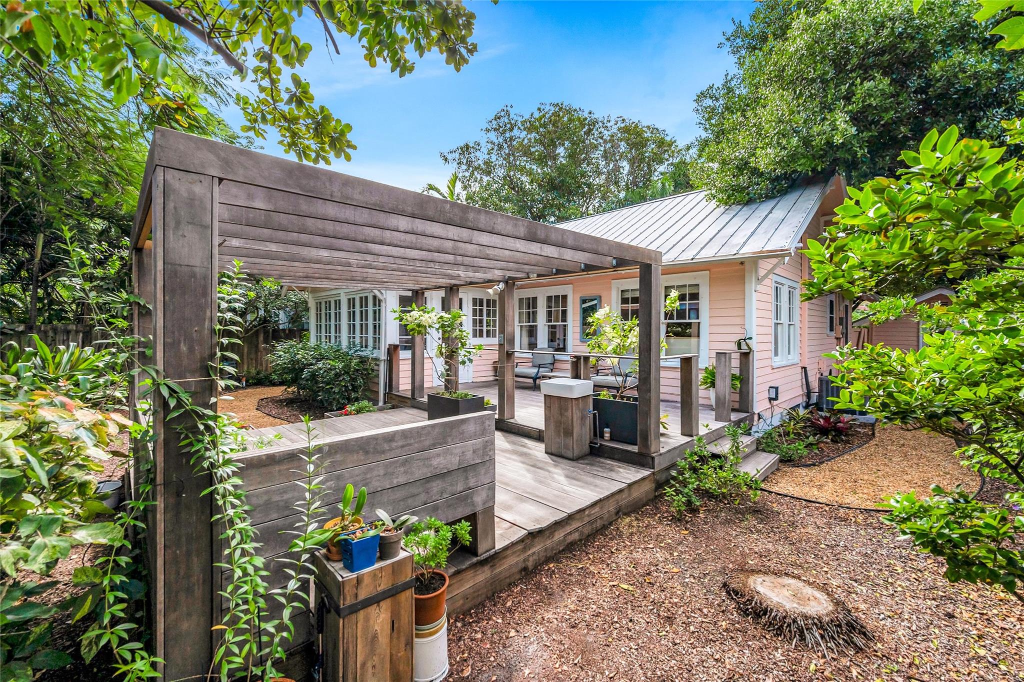 Victoria Courts 9-49 B - Residential