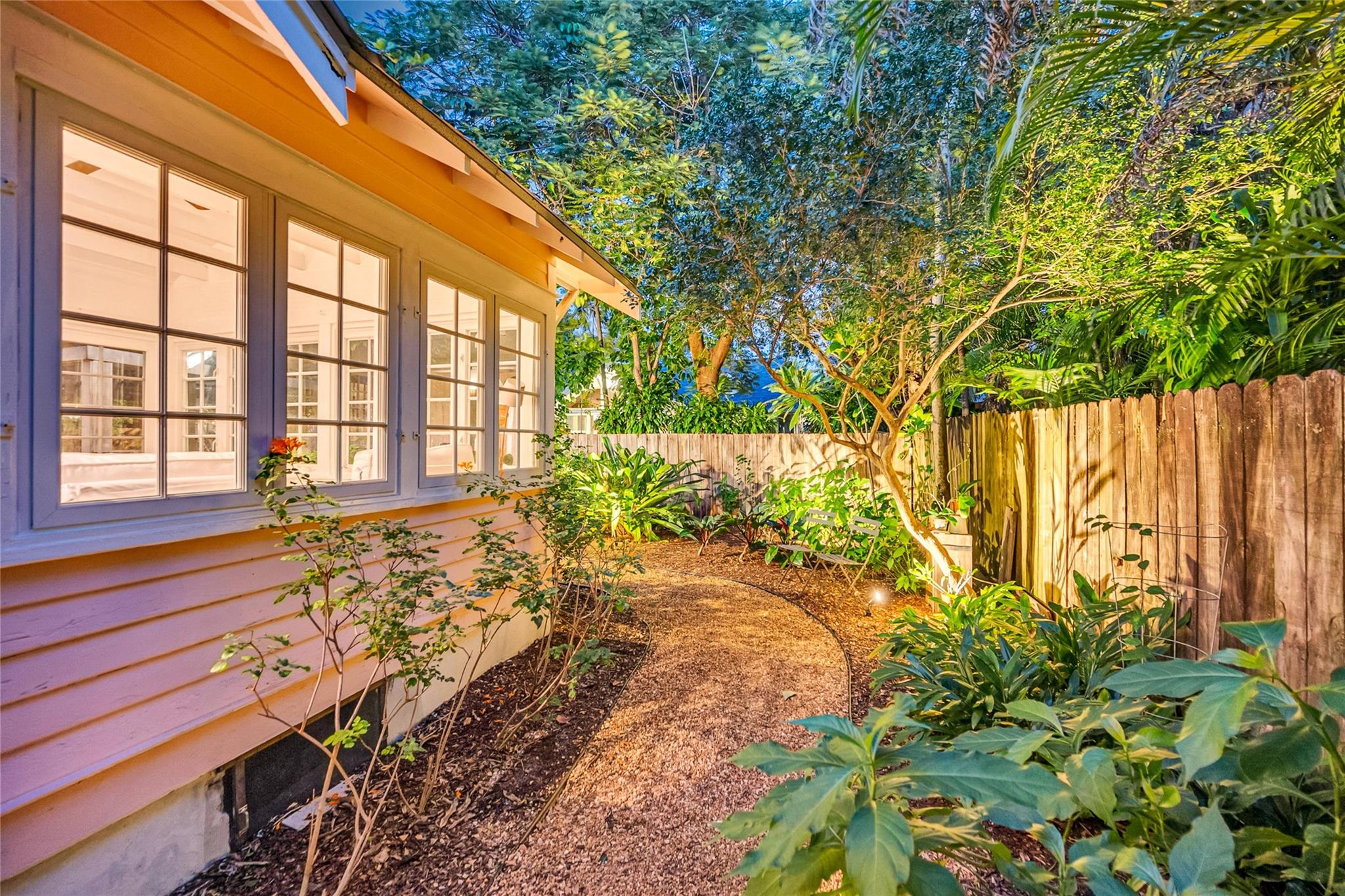 Victoria Courts 9-49 B - Residential