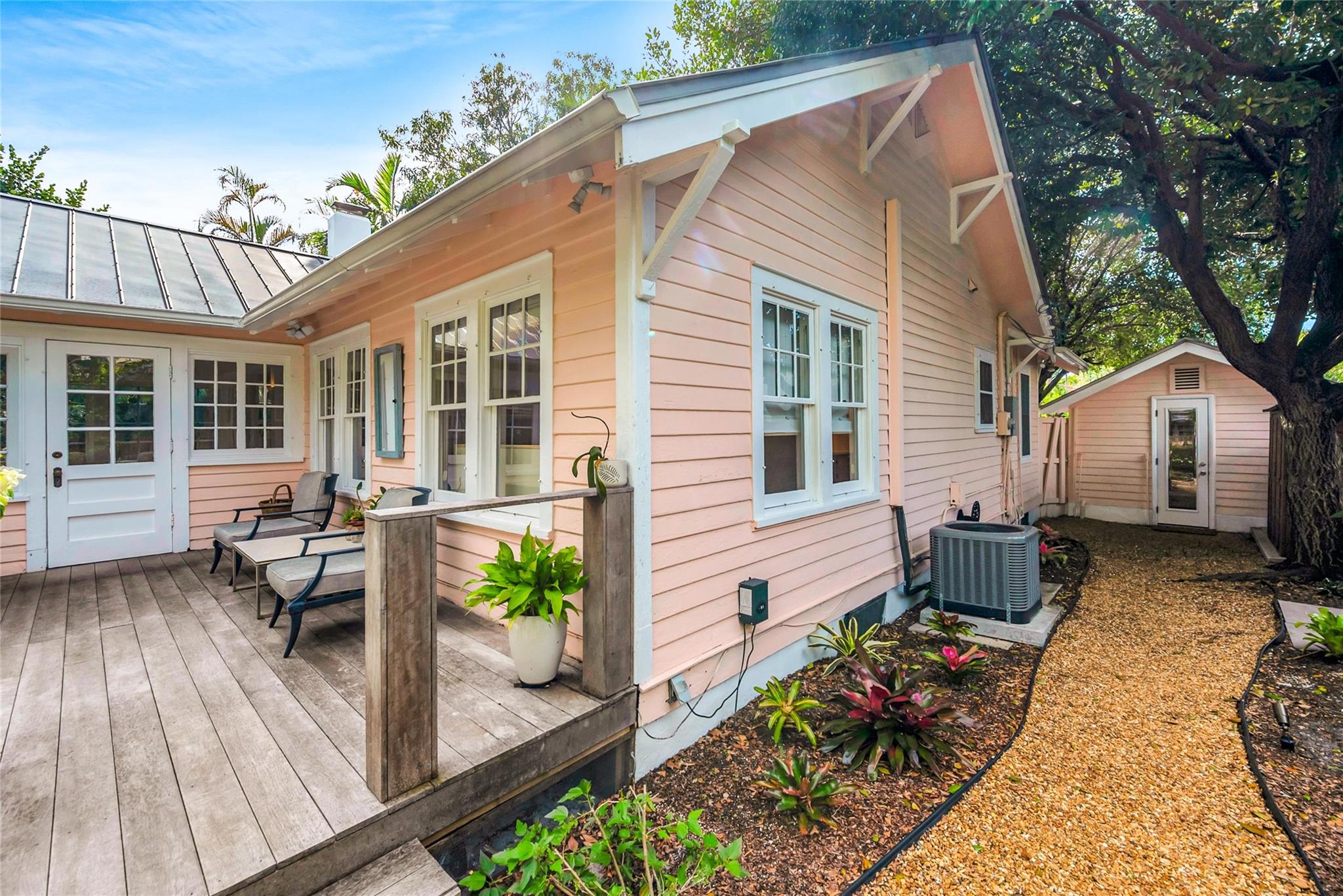 Victoria Courts 9-49 B - Residential