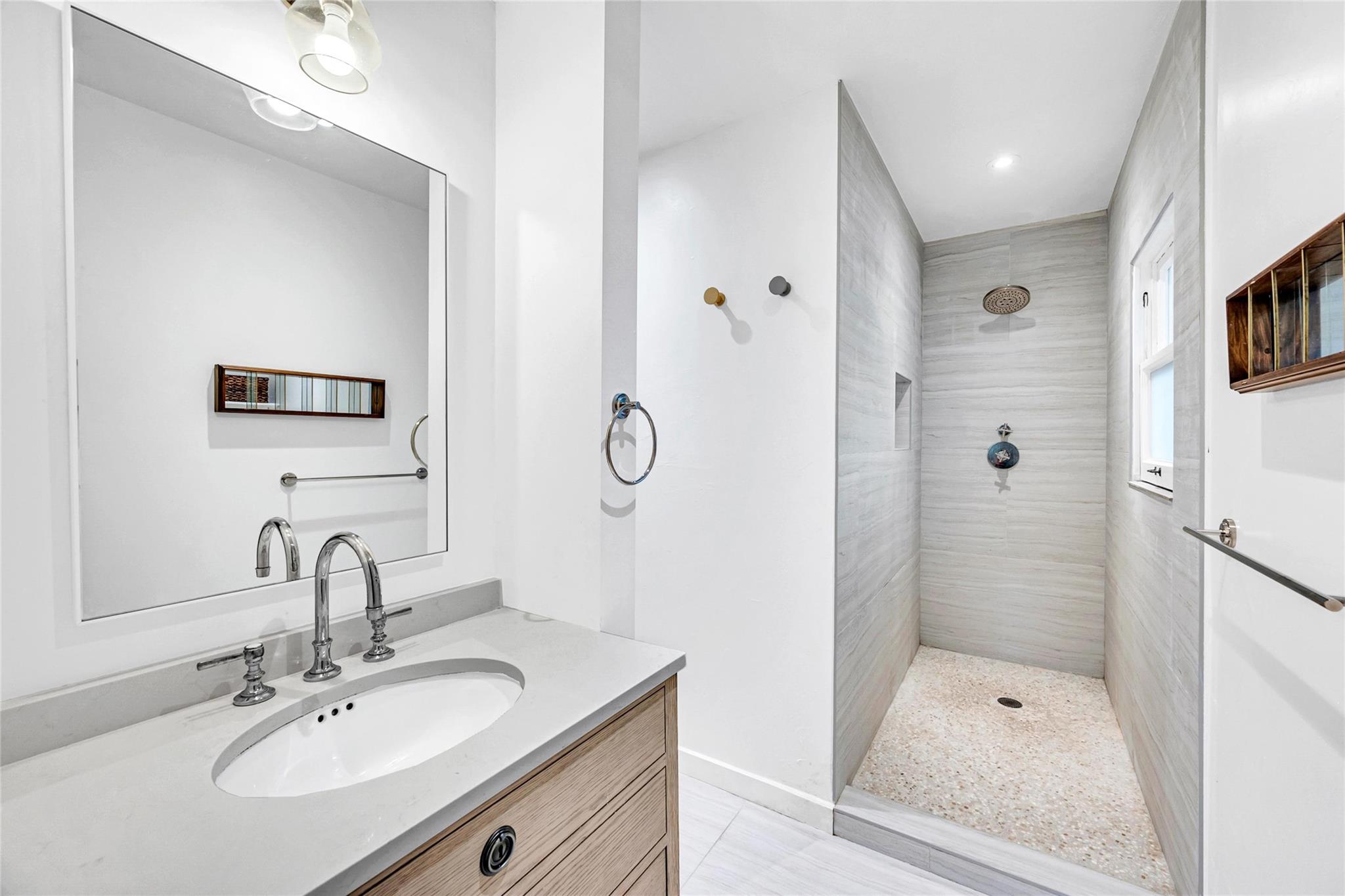 Victoria Courts 9-49 B - Residential