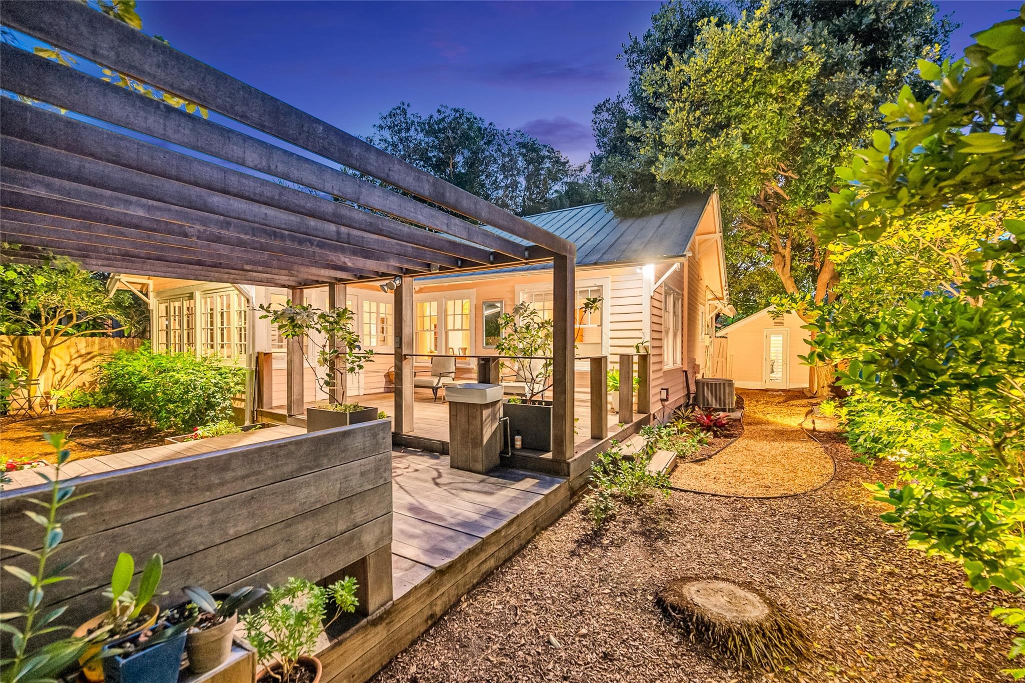 Victoria Courts 9-49 B - Residential