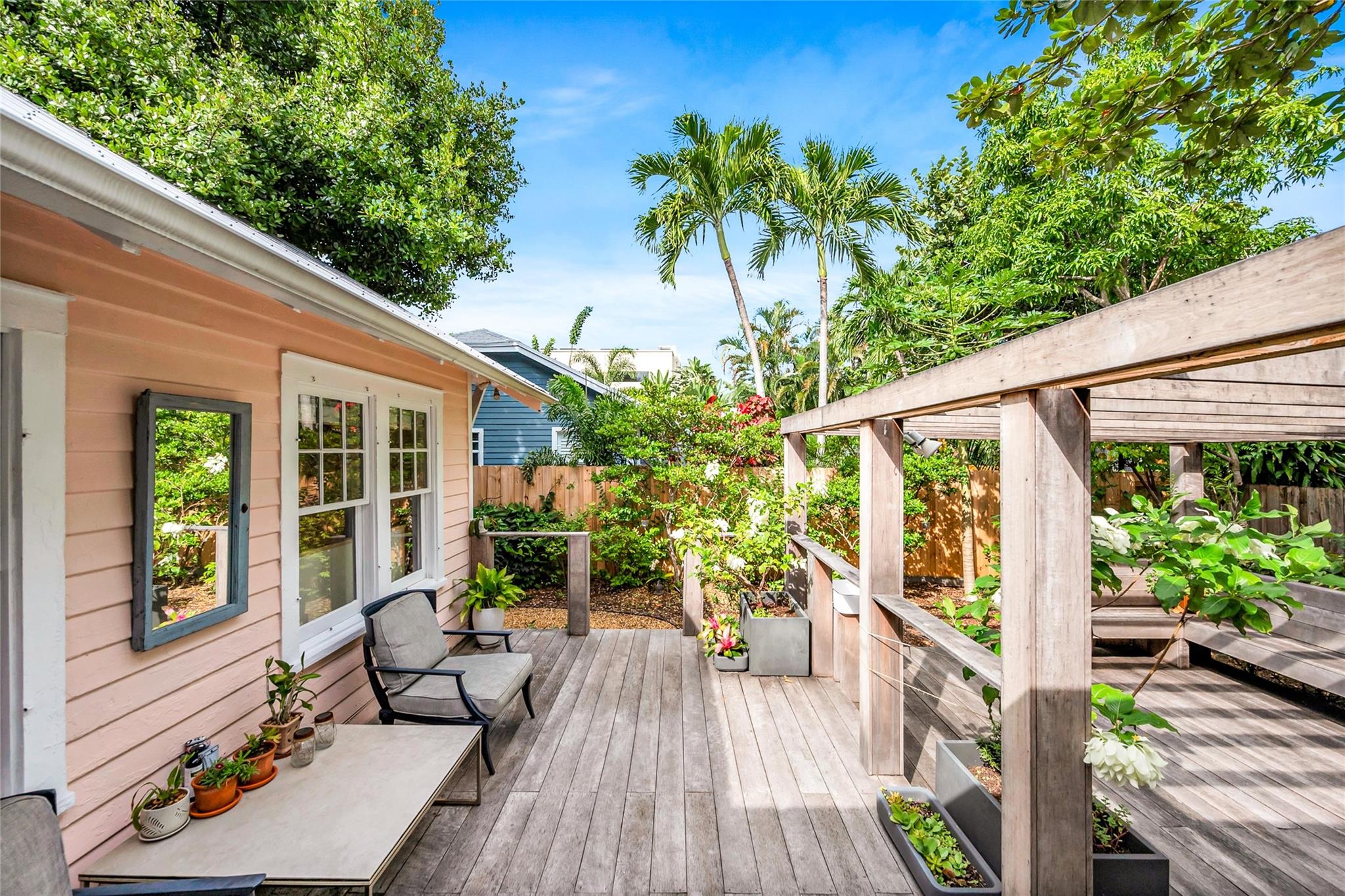 Victoria Courts 9-49 B - Residential