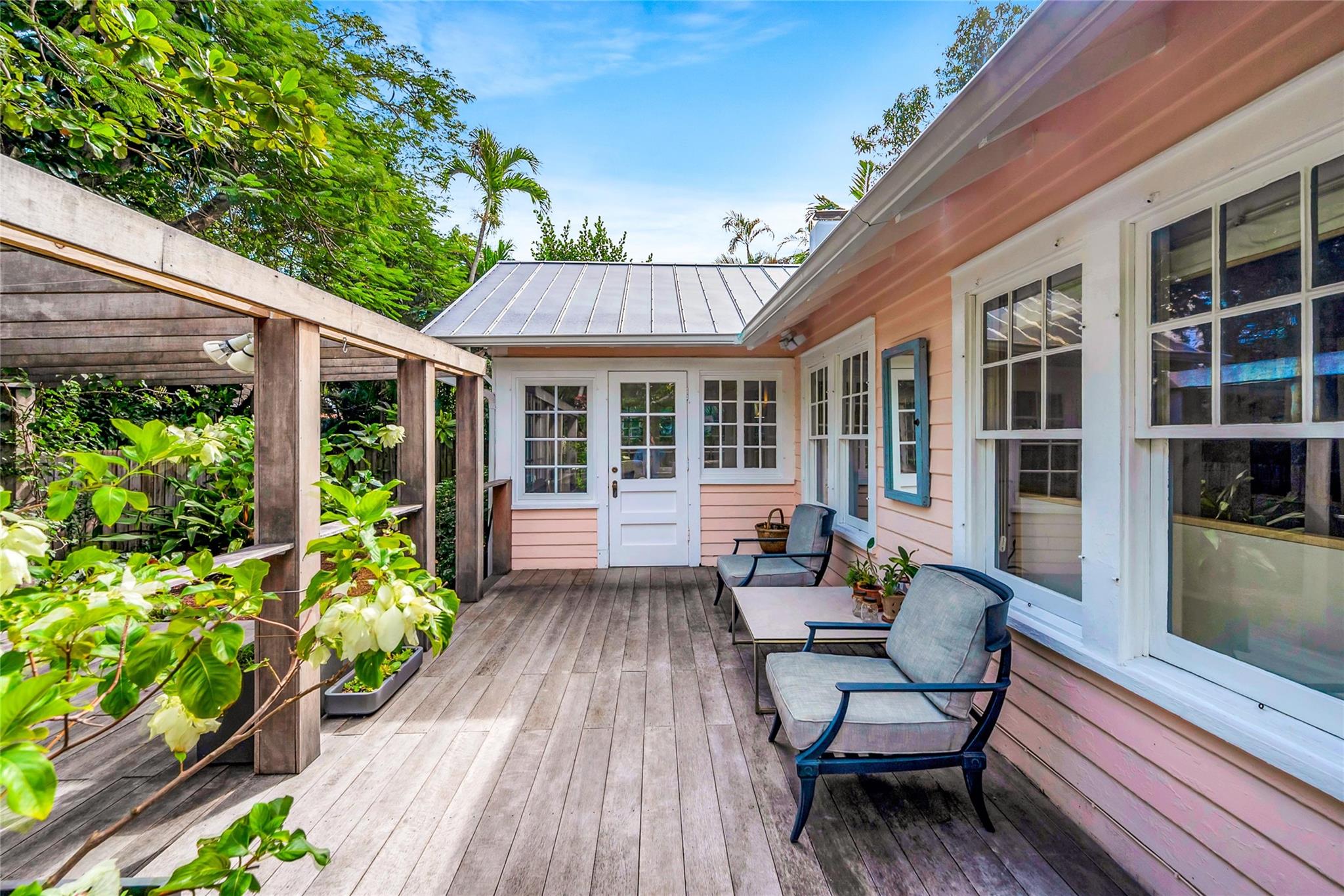 Victoria Courts 9-49 B - Residential