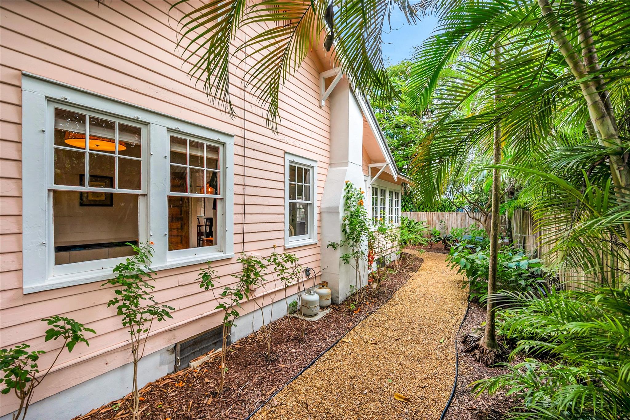 Victoria Courts 9-49 B - Residential