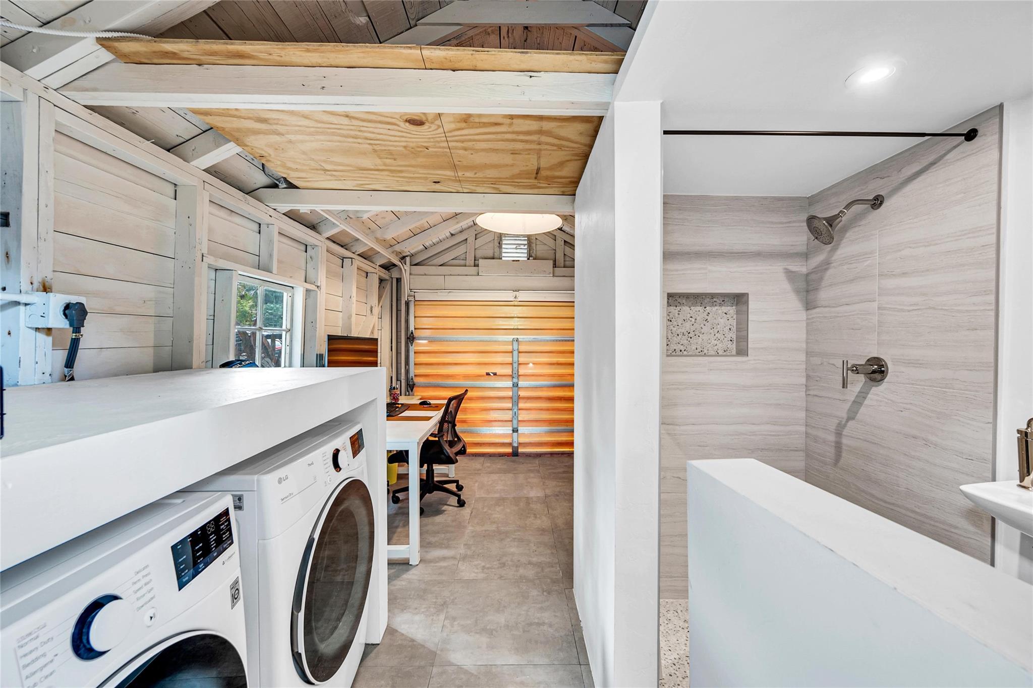 Victoria Courts 9-49 B - Residential