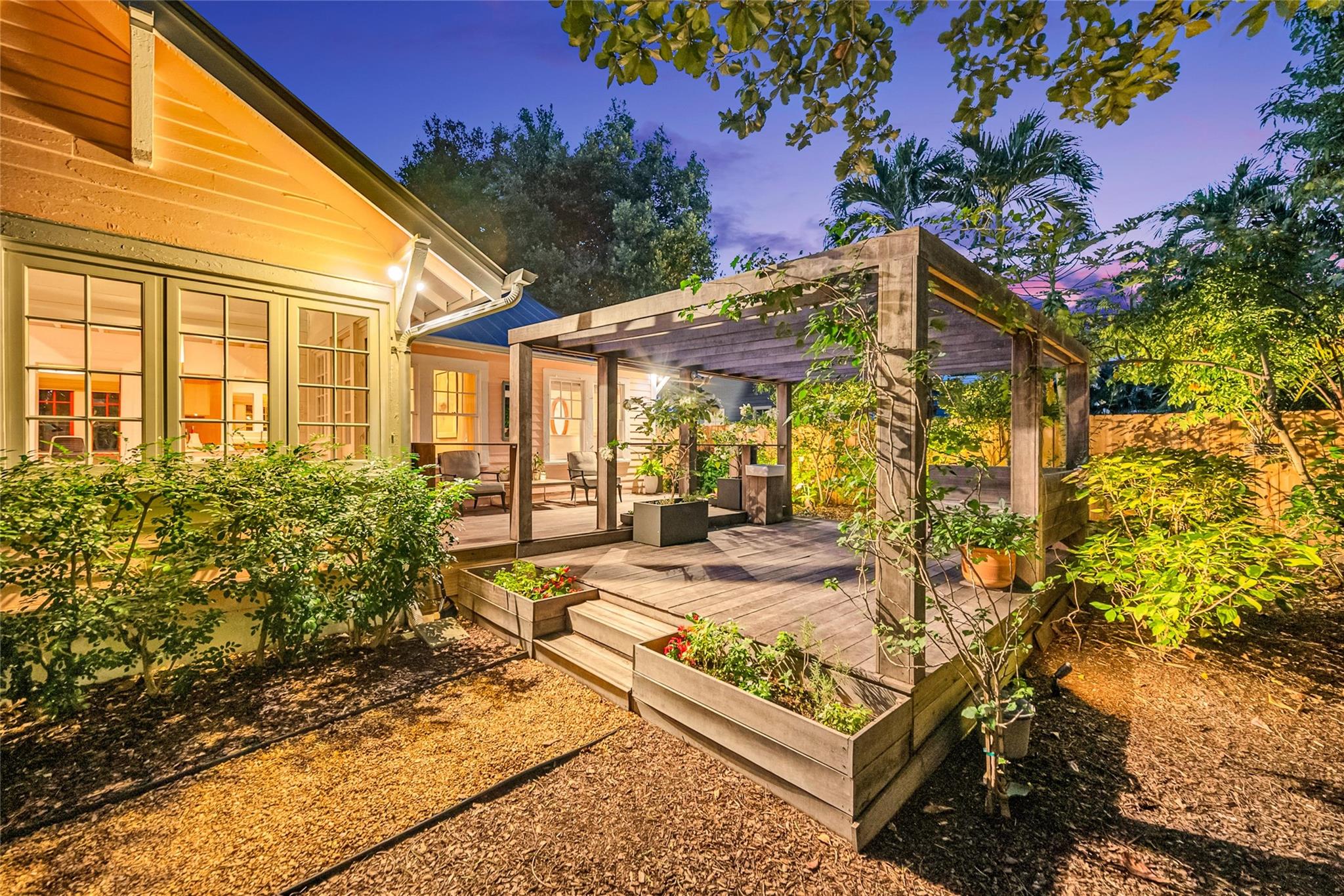 Victoria Courts 9-49 B - Residential