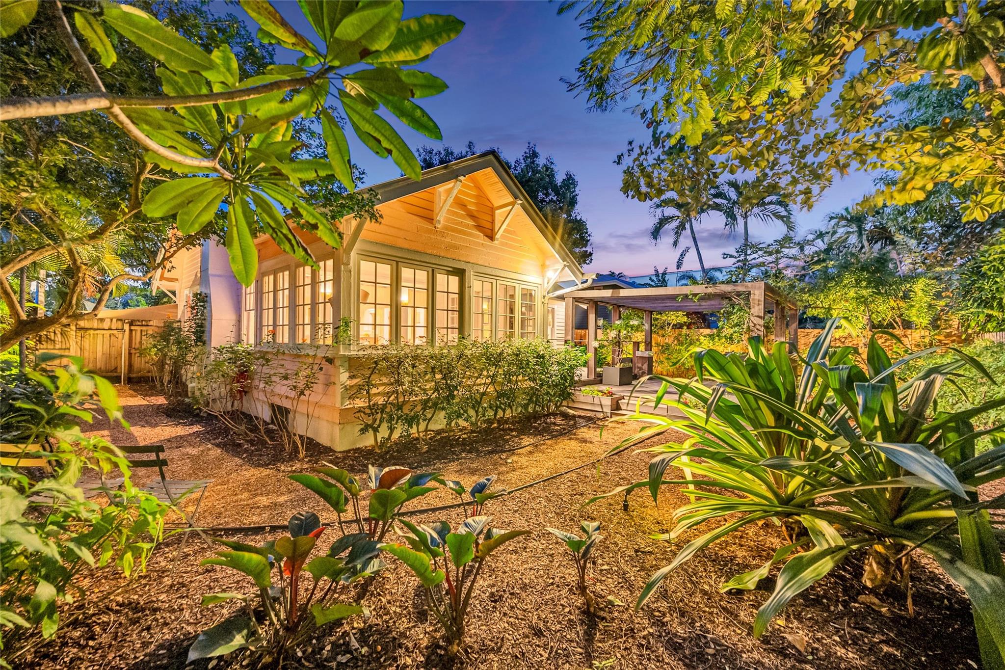 Victoria Courts 9-49 B - Residential