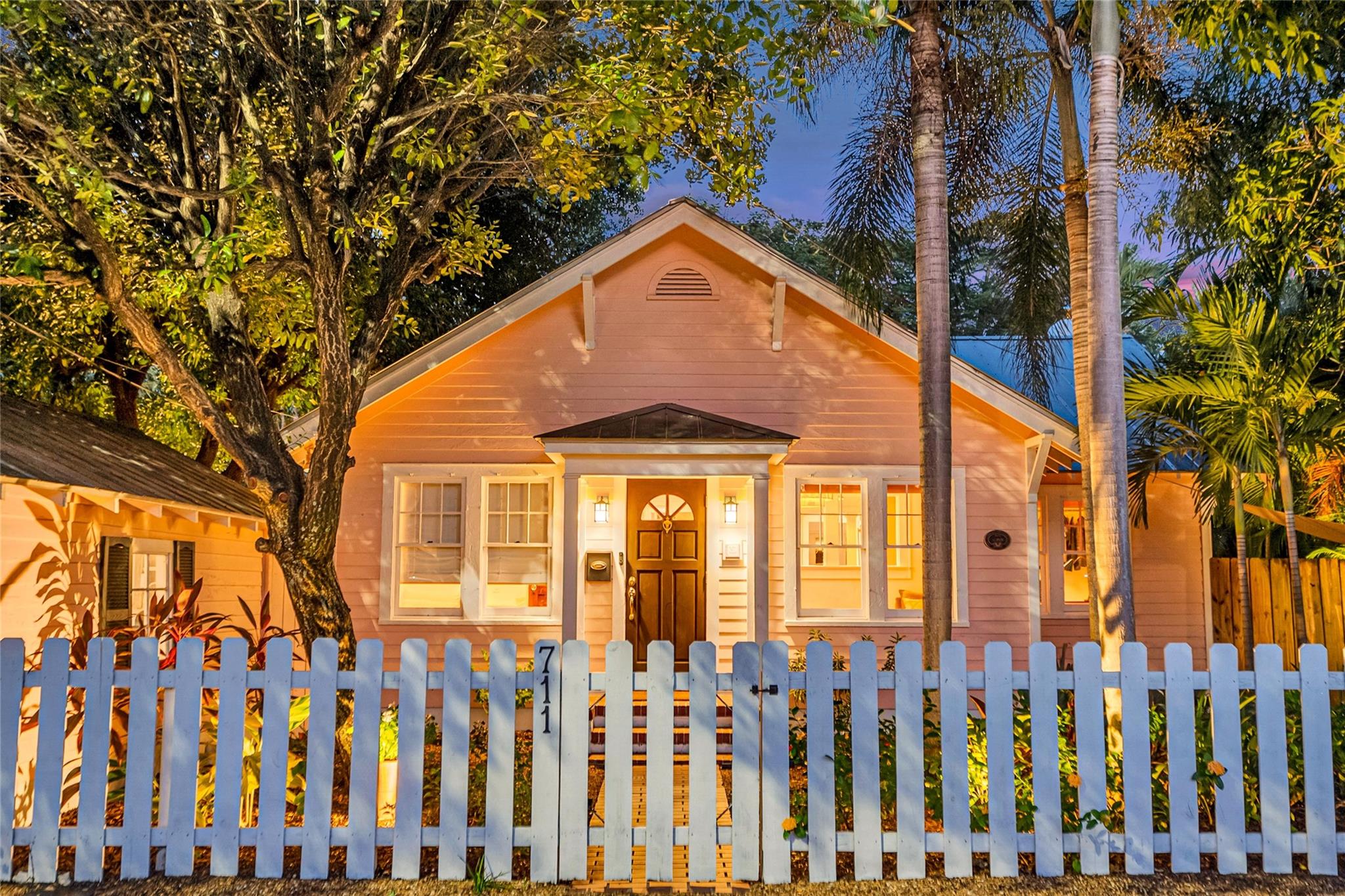 Victoria Courts 9-49 B - Residential