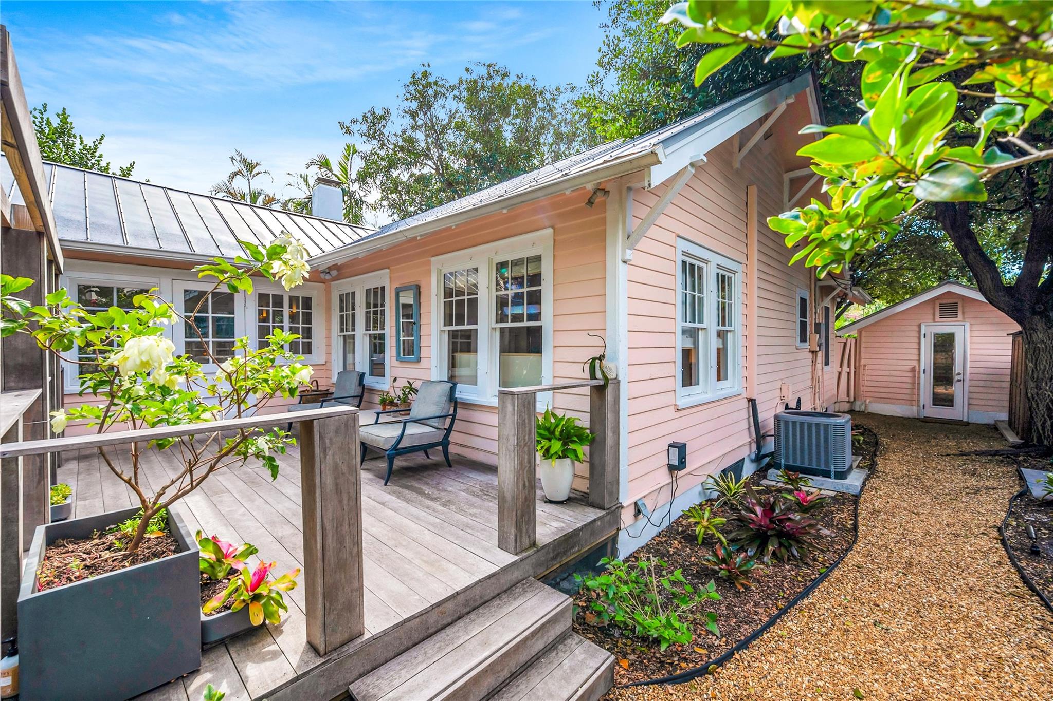 Victoria Courts 9-49 B - Residential