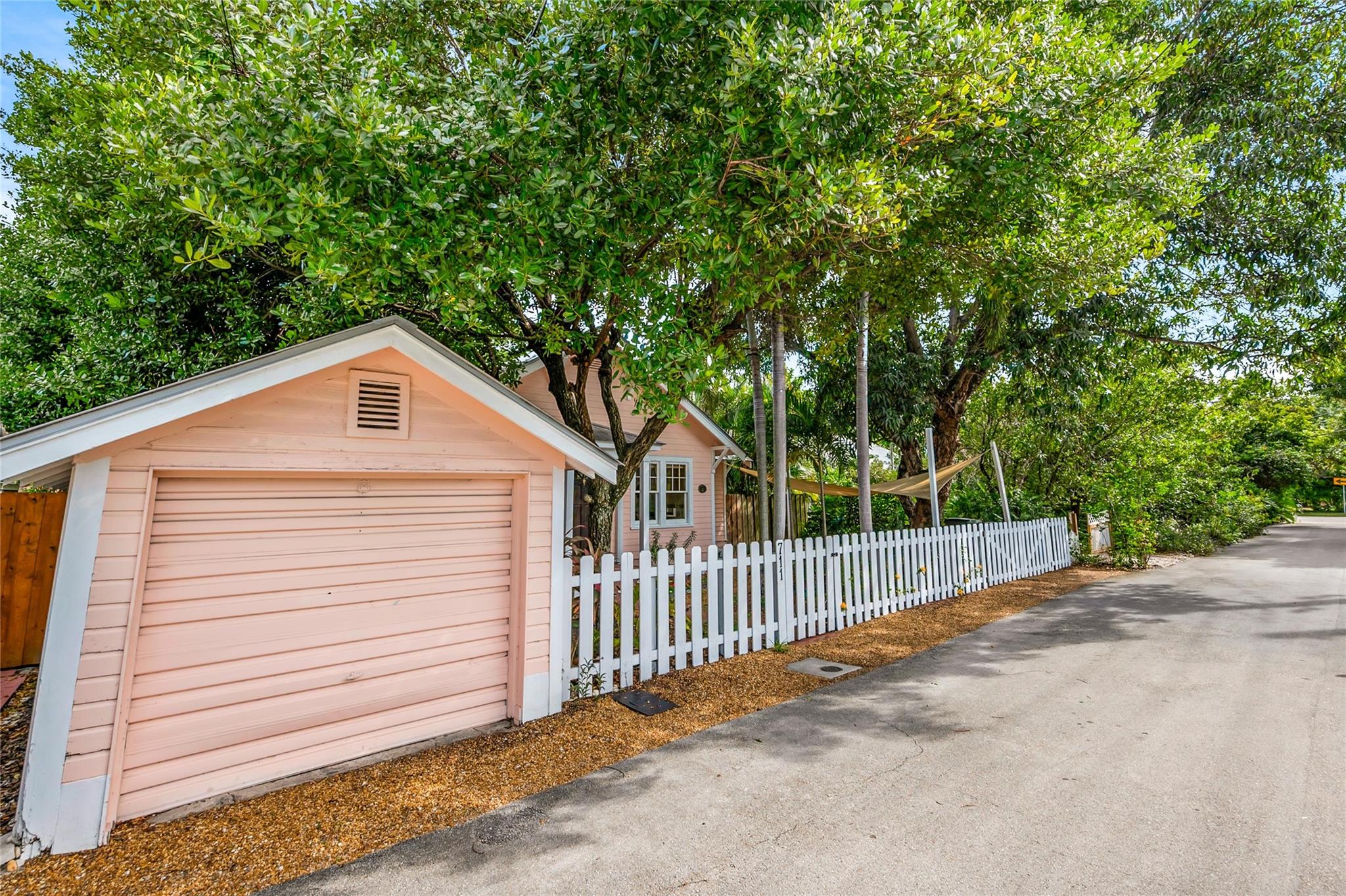 Victoria Courts 9-49 B - Residential