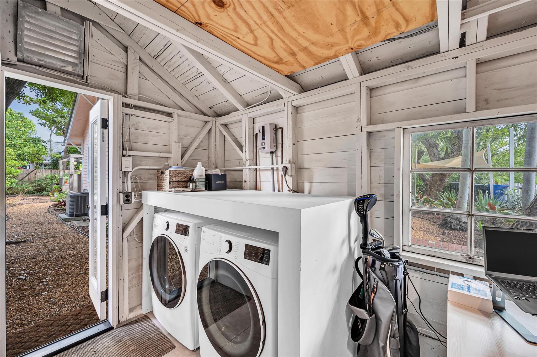 Victoria Courts 9-49 B - Residential