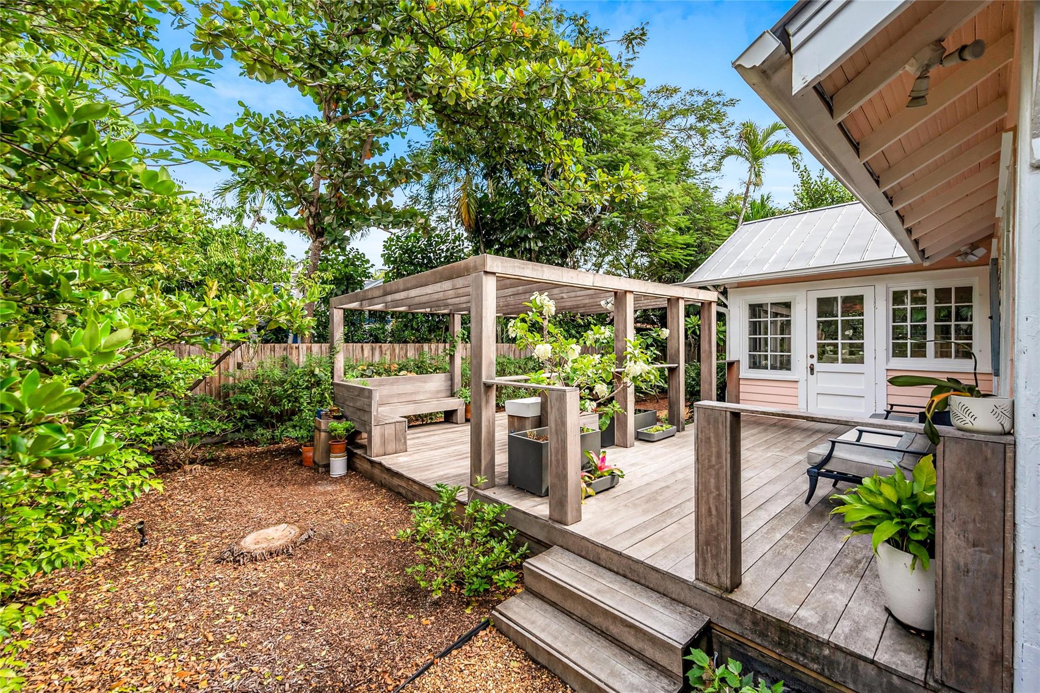 Victoria Courts 9-49 B - Residential